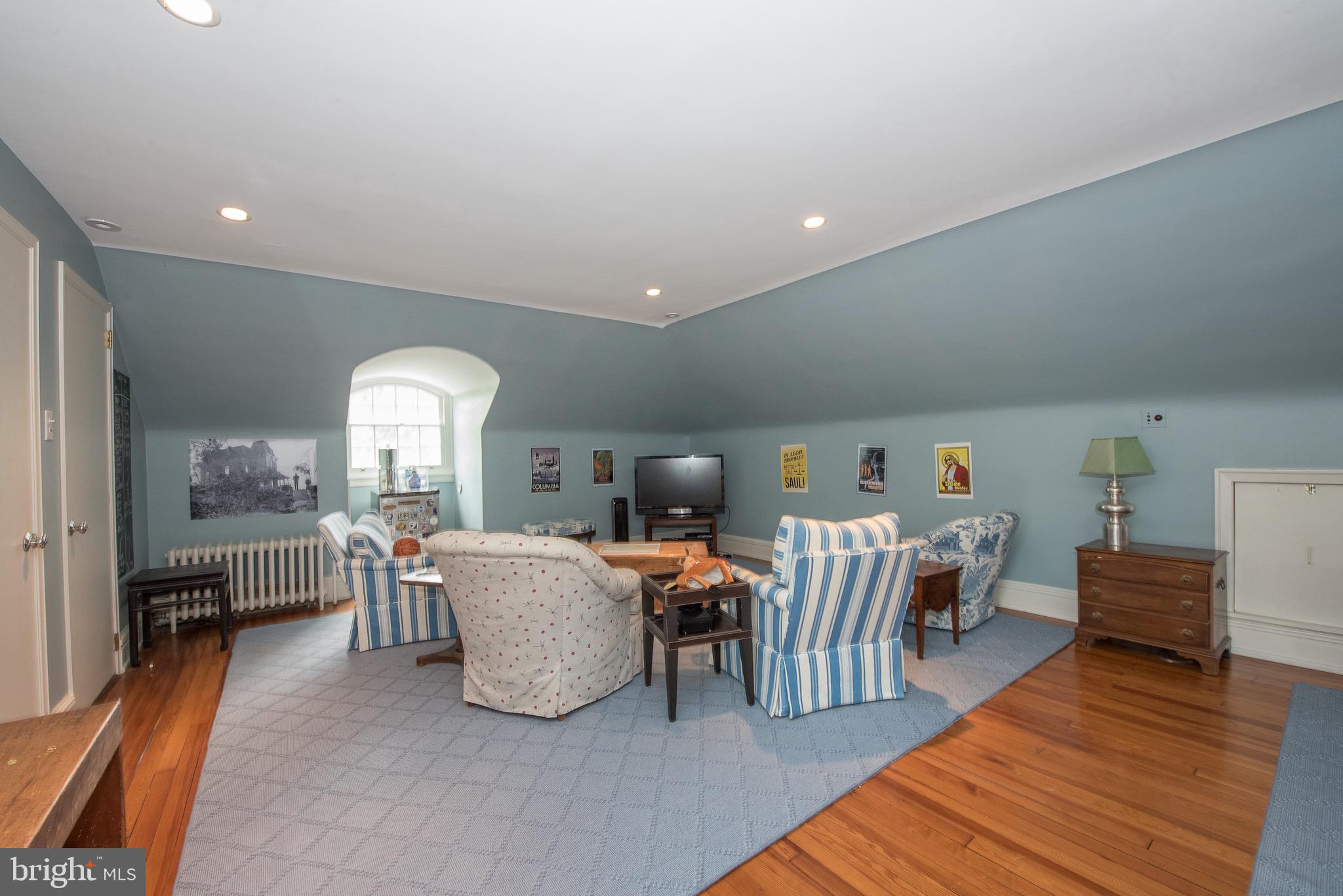 CHESTNUT HILL - Residential