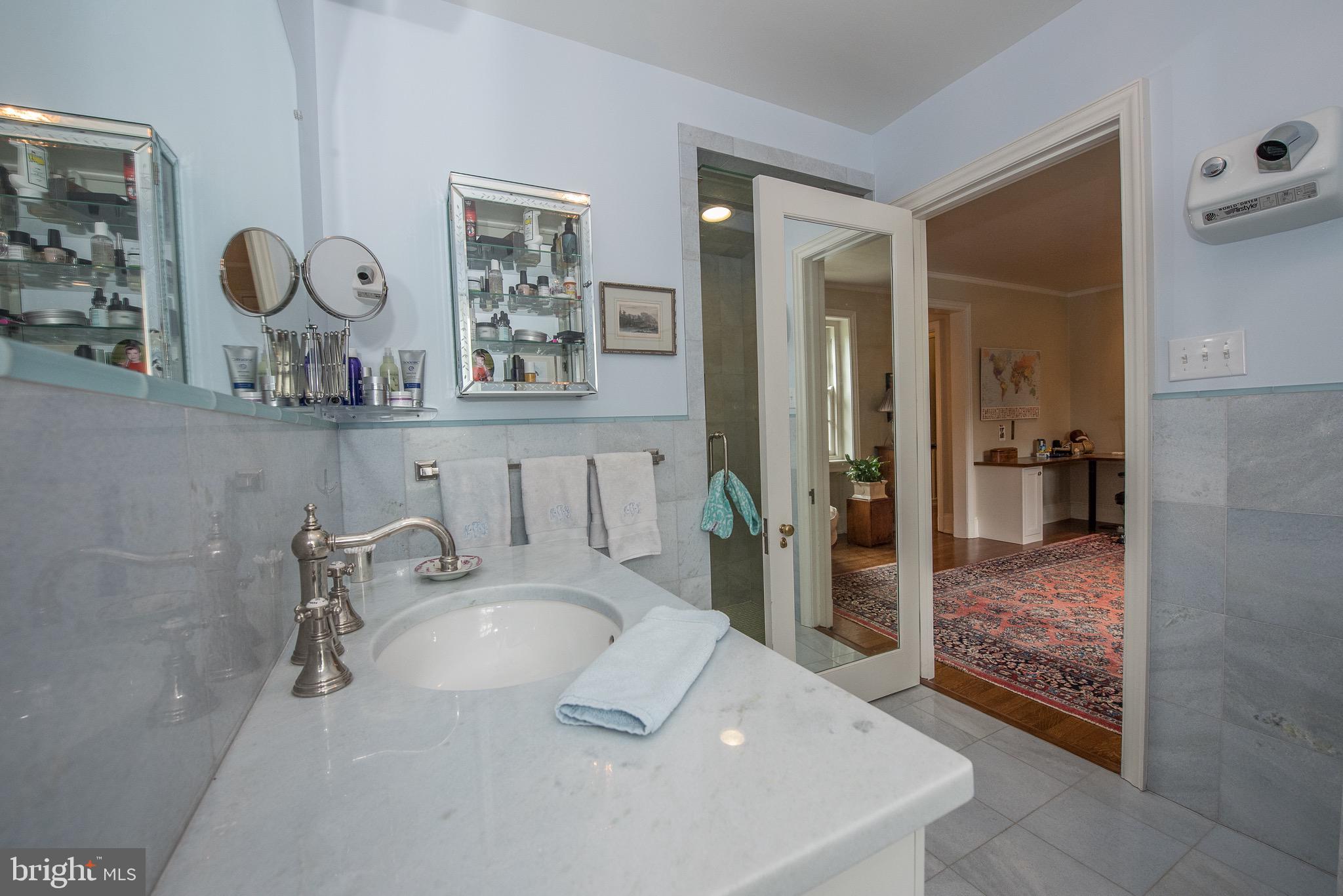 CHESTNUT HILL - Residential