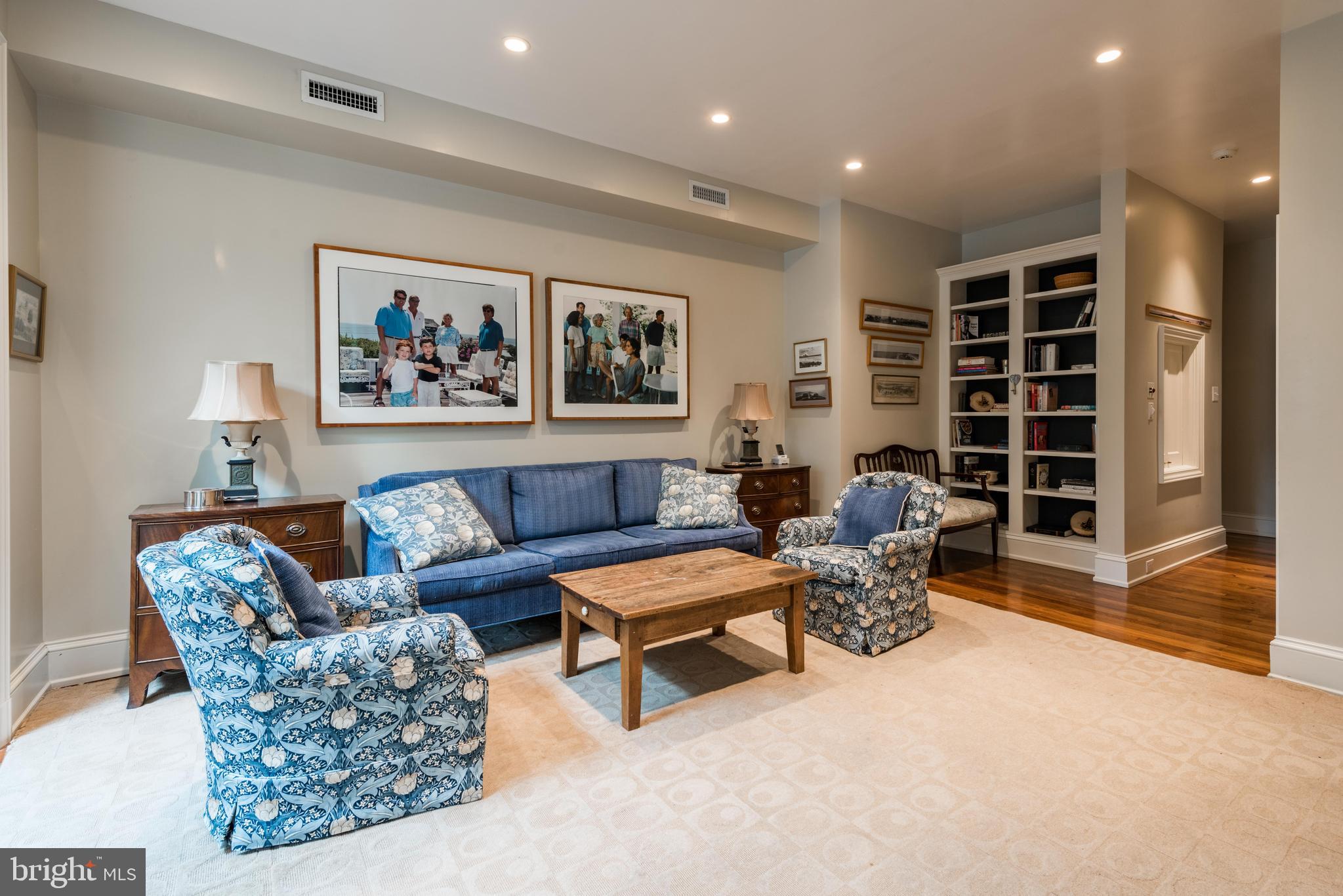 CHESTNUT HILL - Residential