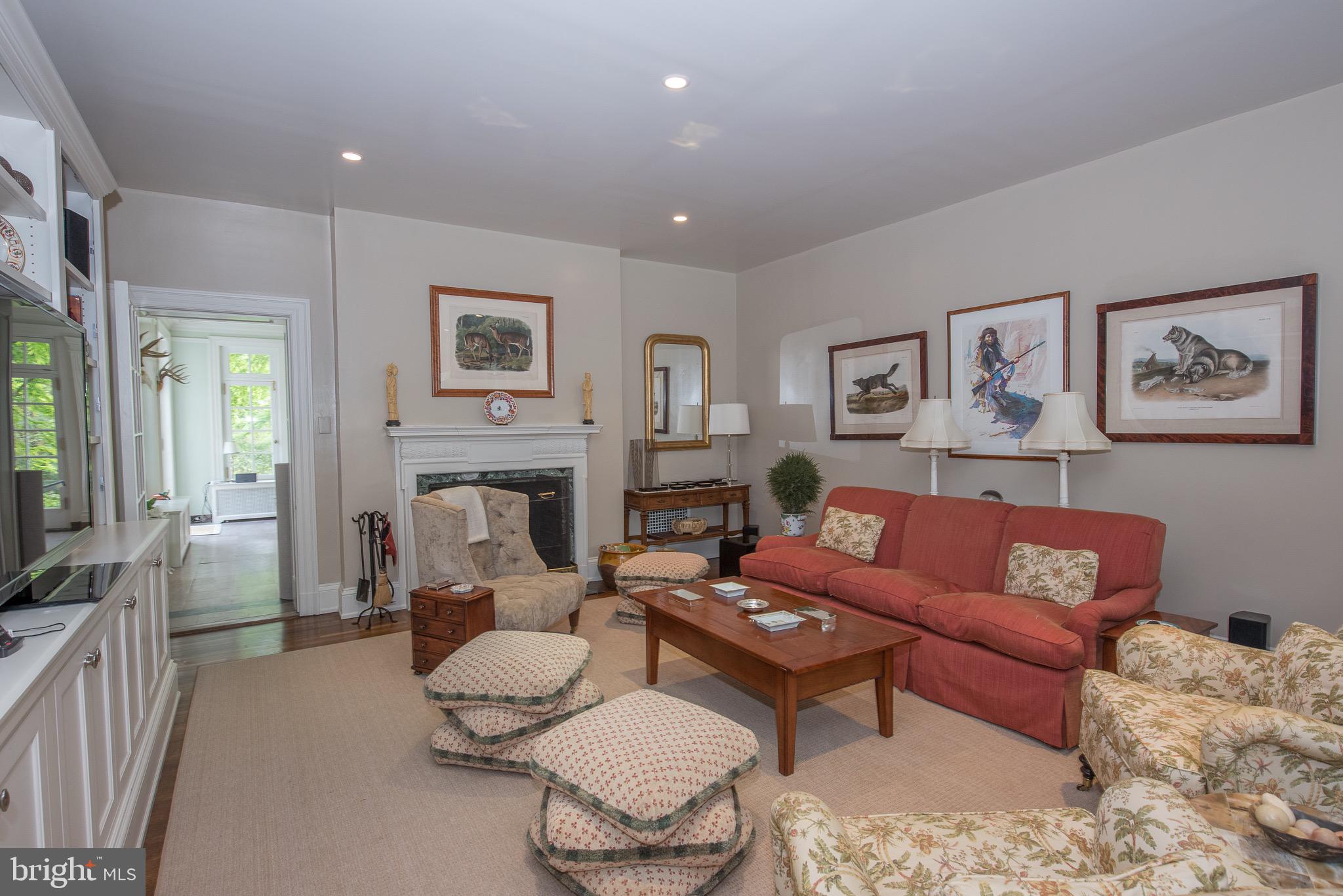 CHESTNUT HILL - Residential