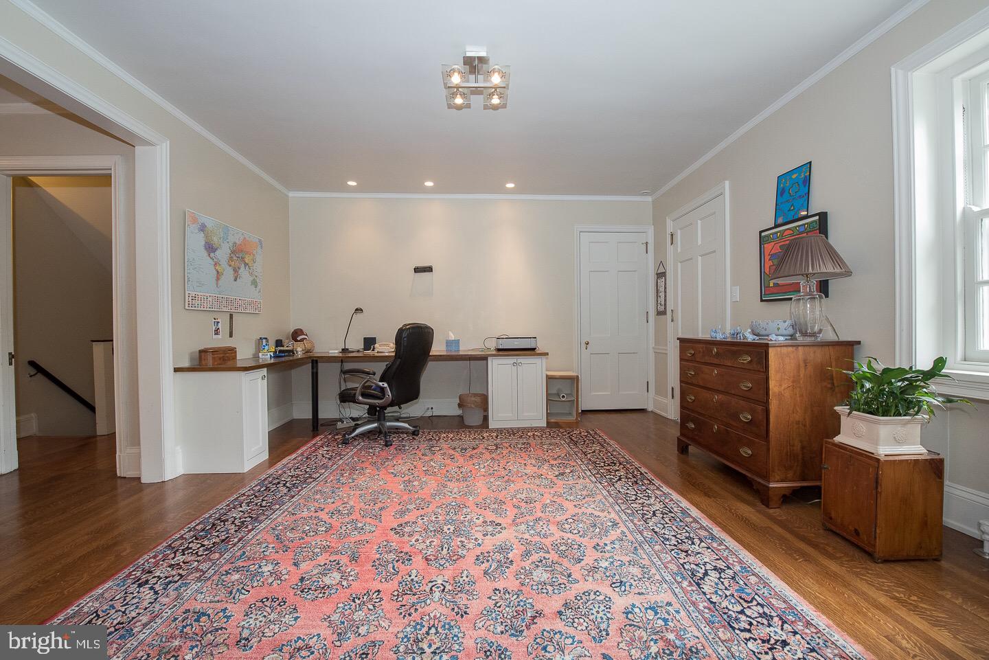 CHESTNUT HILL - Residential