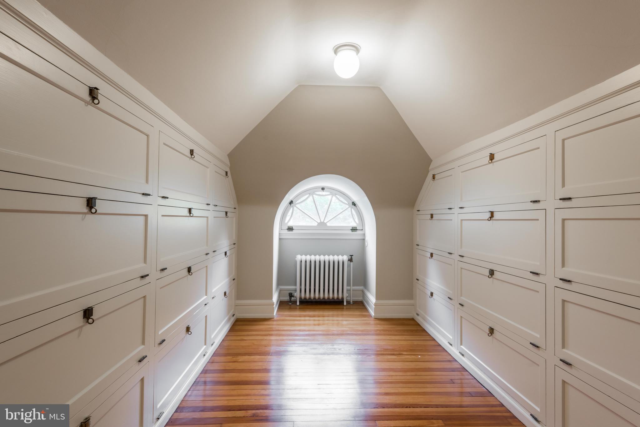 CHESTNUT HILL - Residential