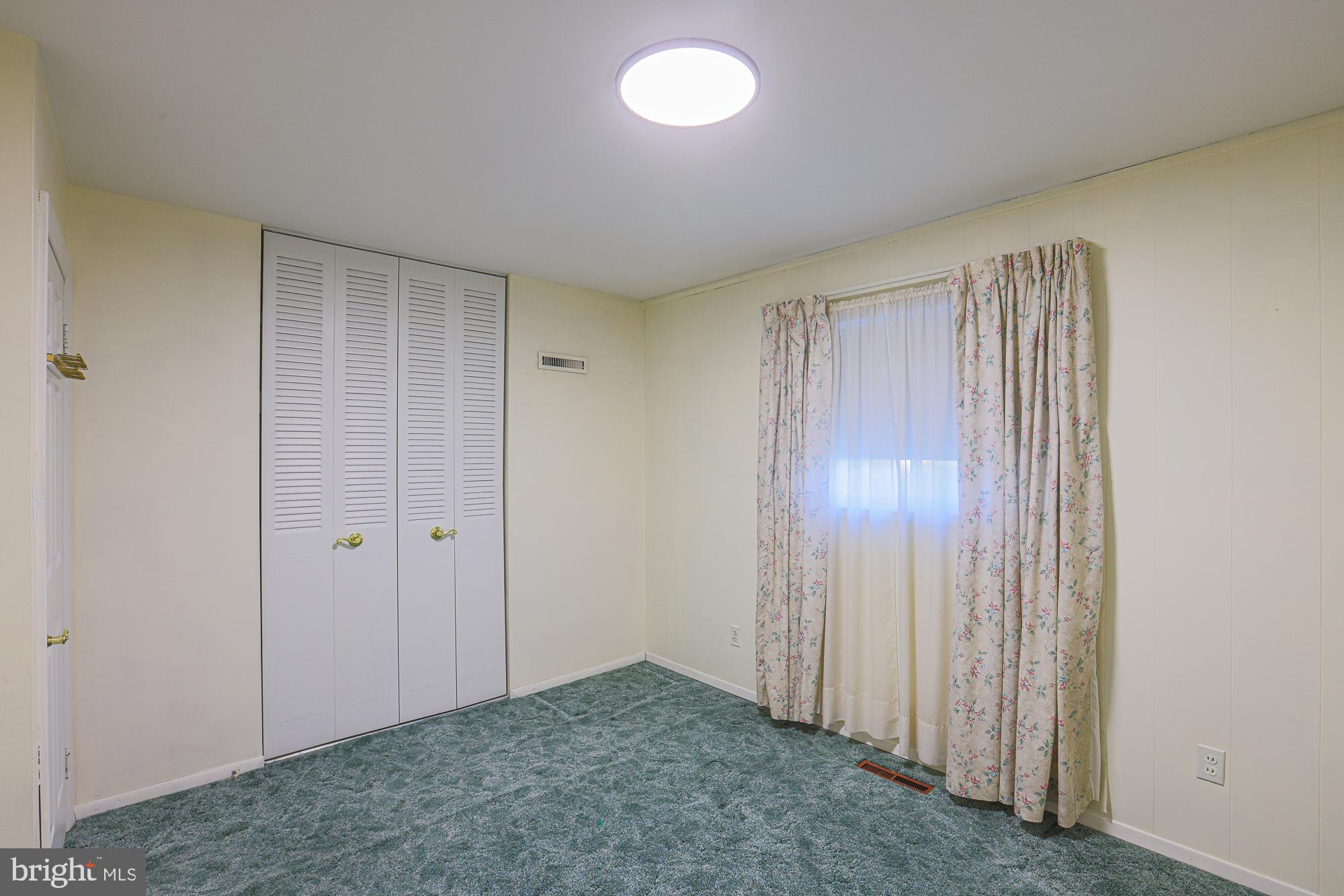 HALLMARK MANOR - Residential