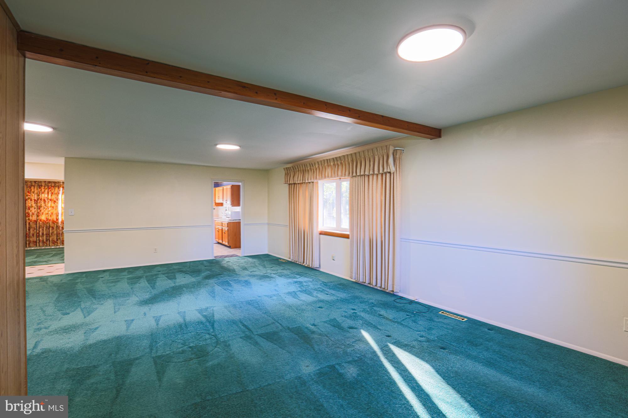 HALLMARK MANOR - Residential