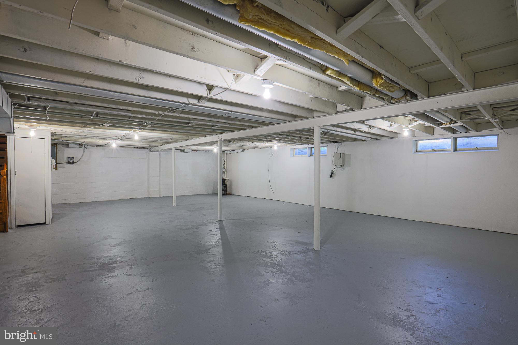 HALLMARK MANOR - Residential