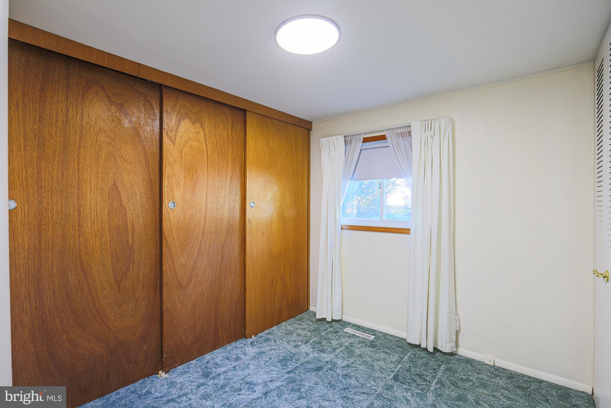 HALLMARK MANOR - Residential