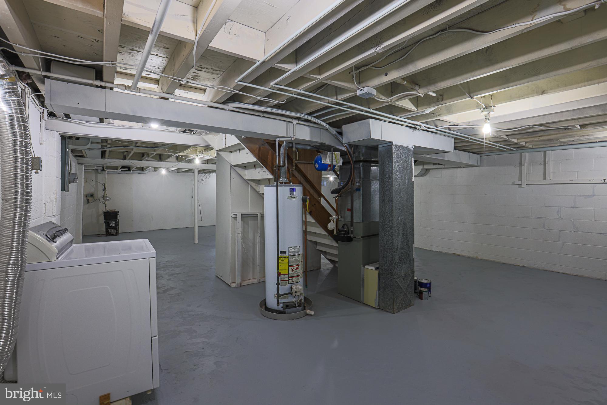 HALLMARK MANOR - Residential