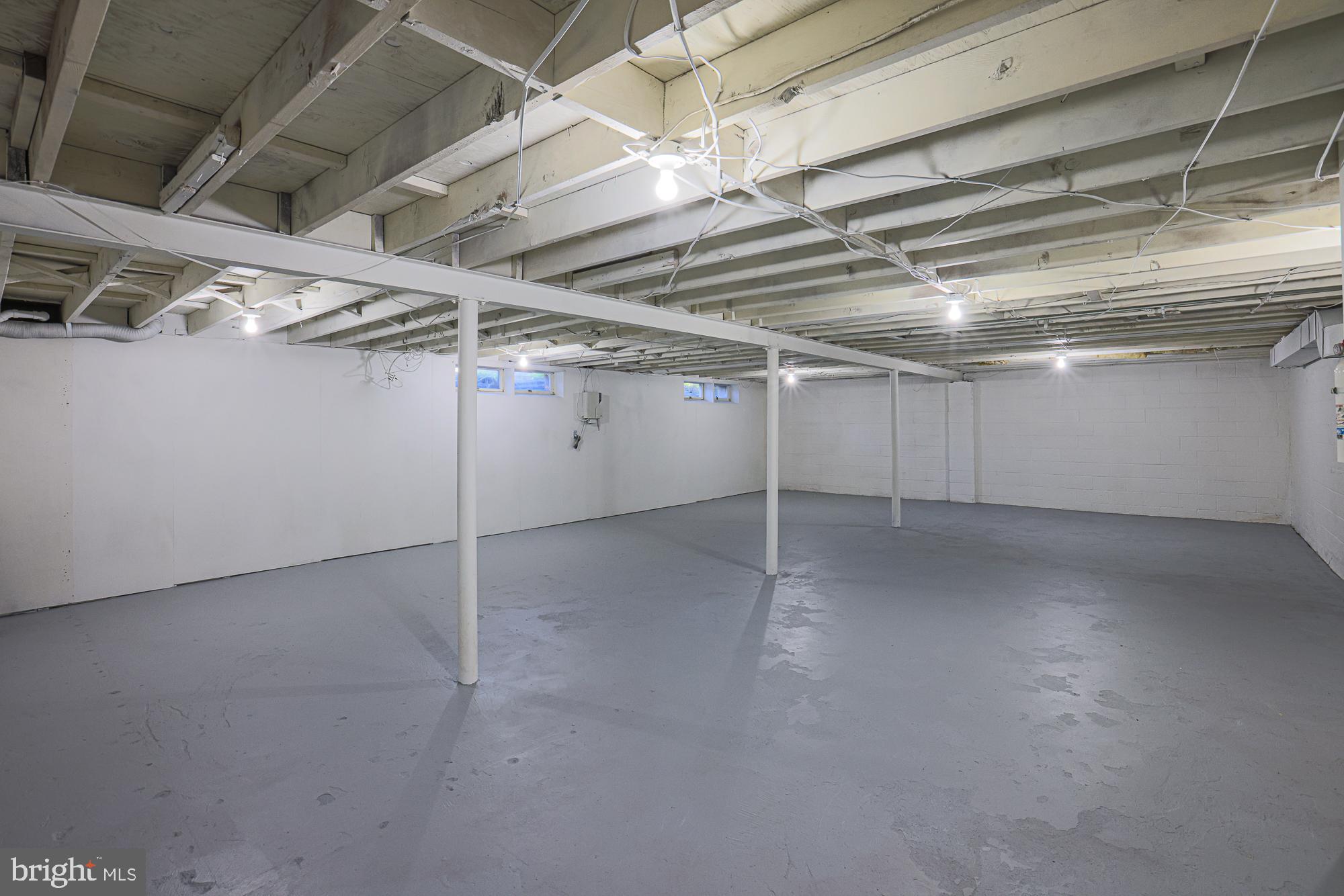 HALLMARK MANOR - Residential