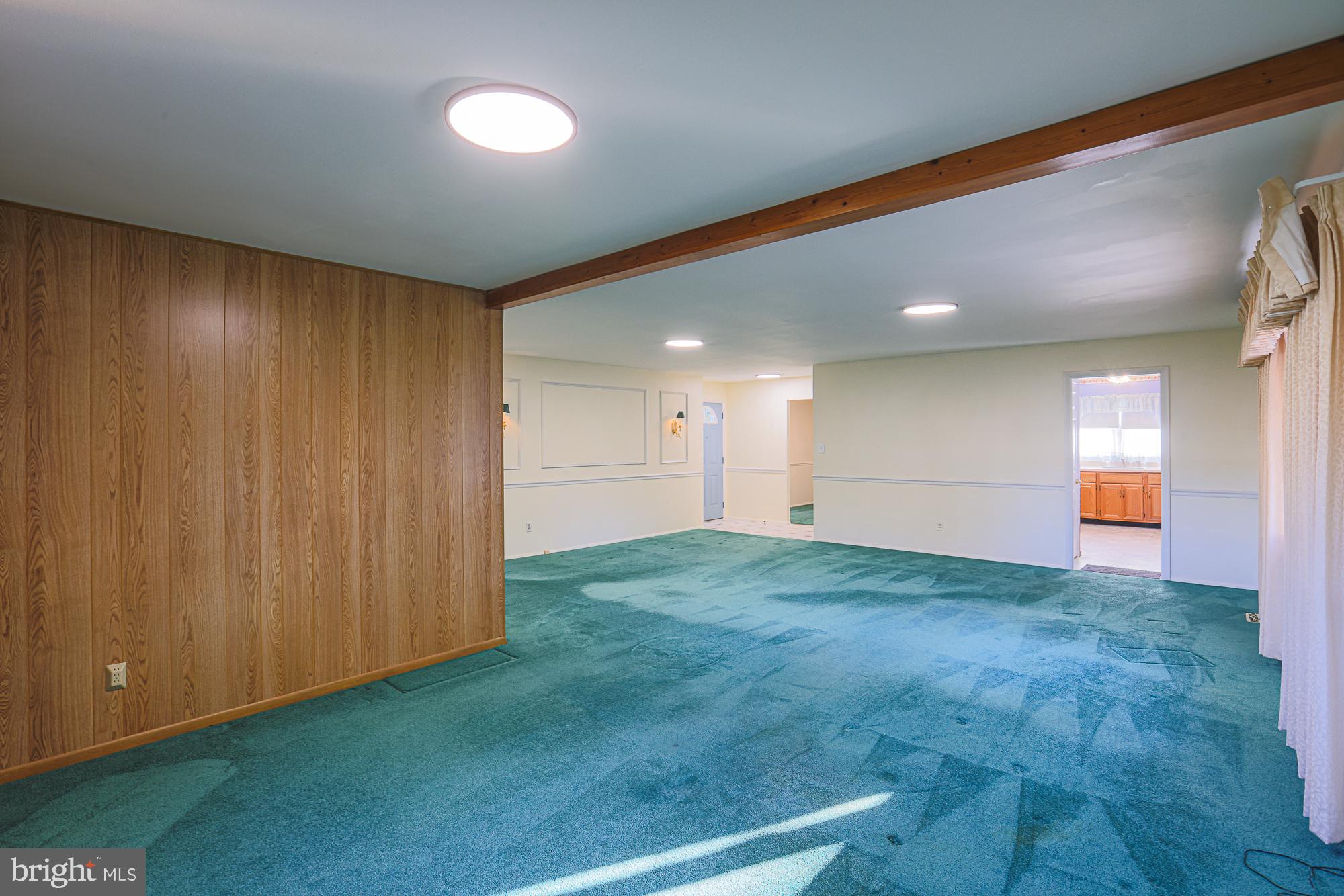 HALLMARK MANOR - Residential