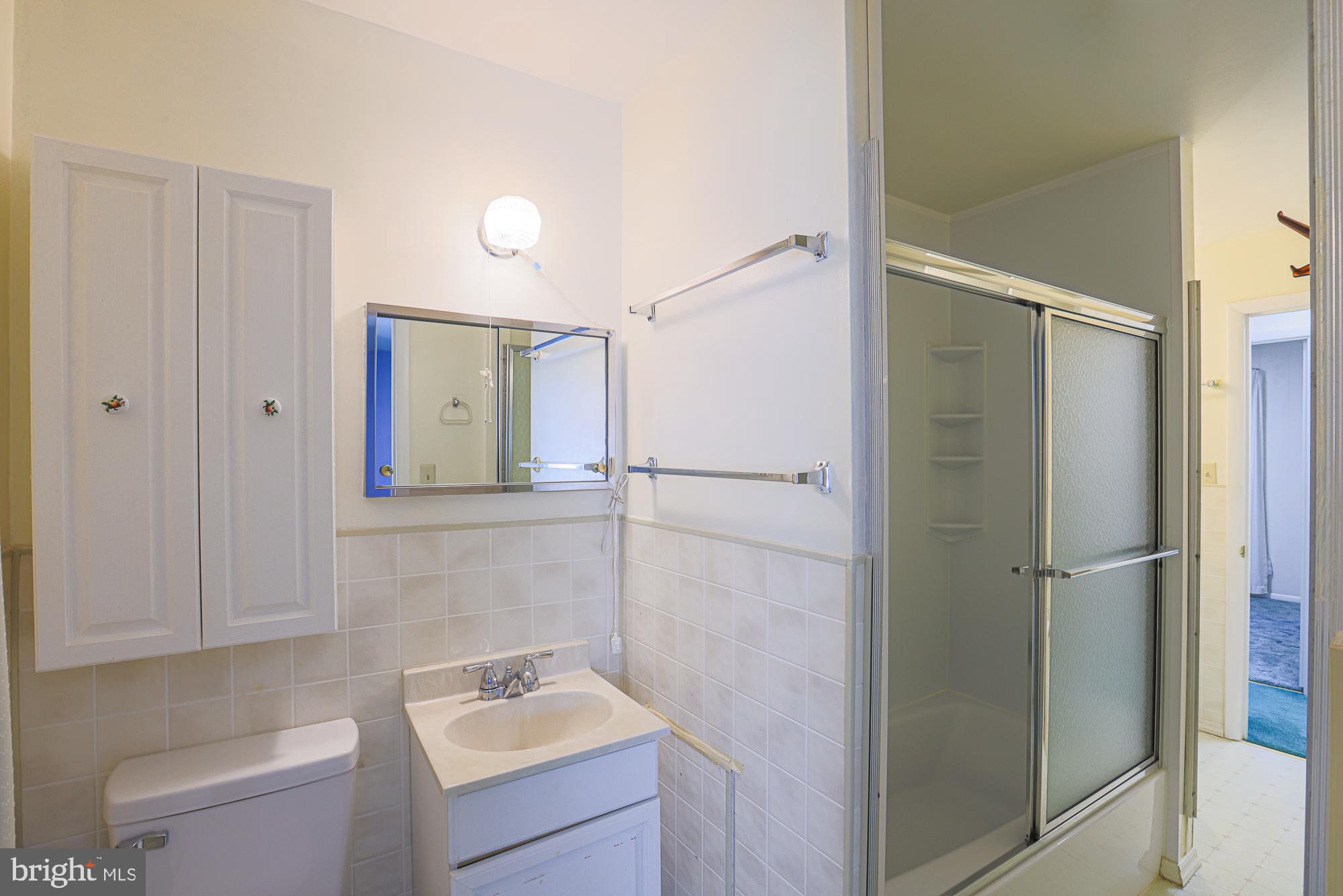 HALLMARK MANOR - Residential