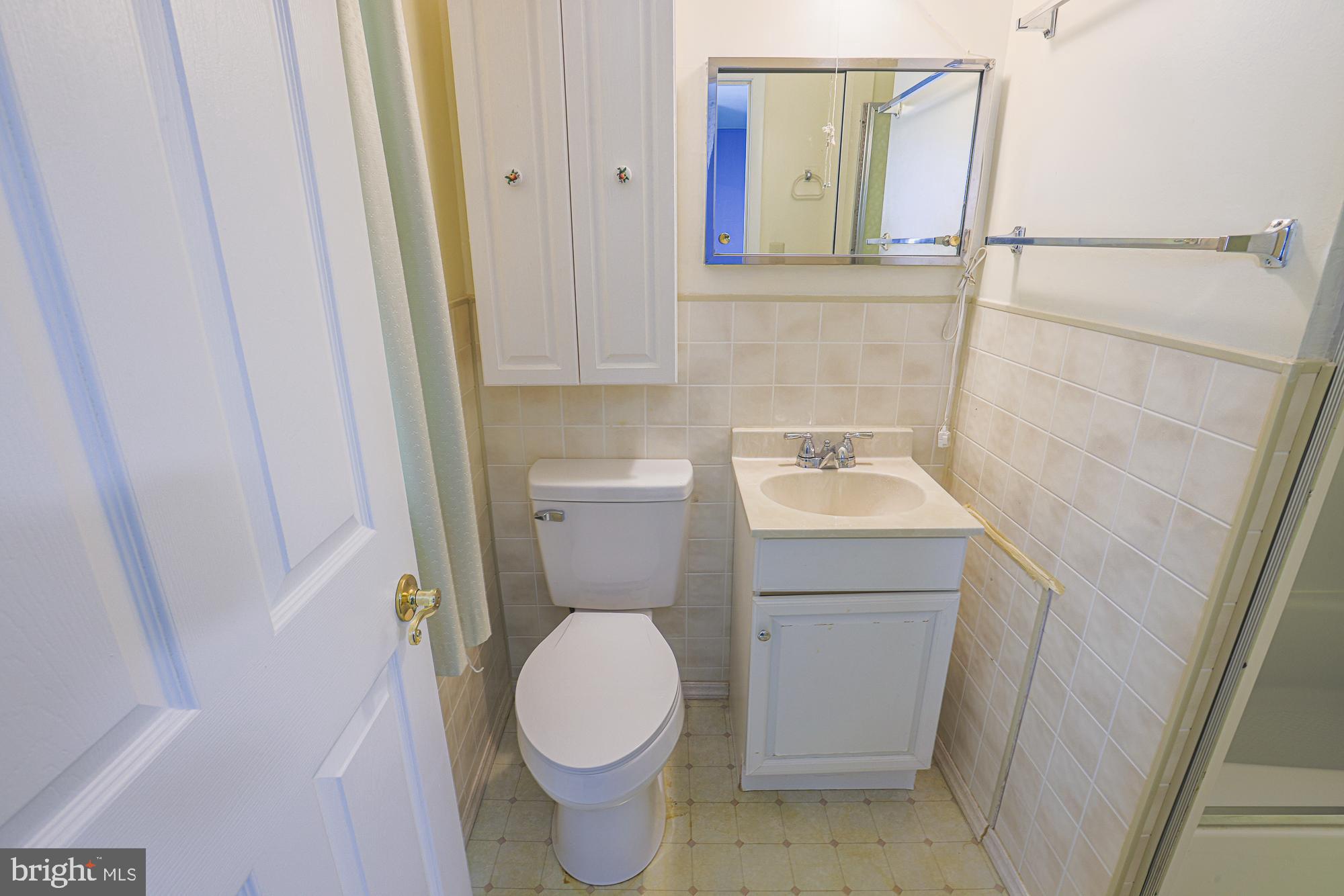 HALLMARK MANOR - Residential