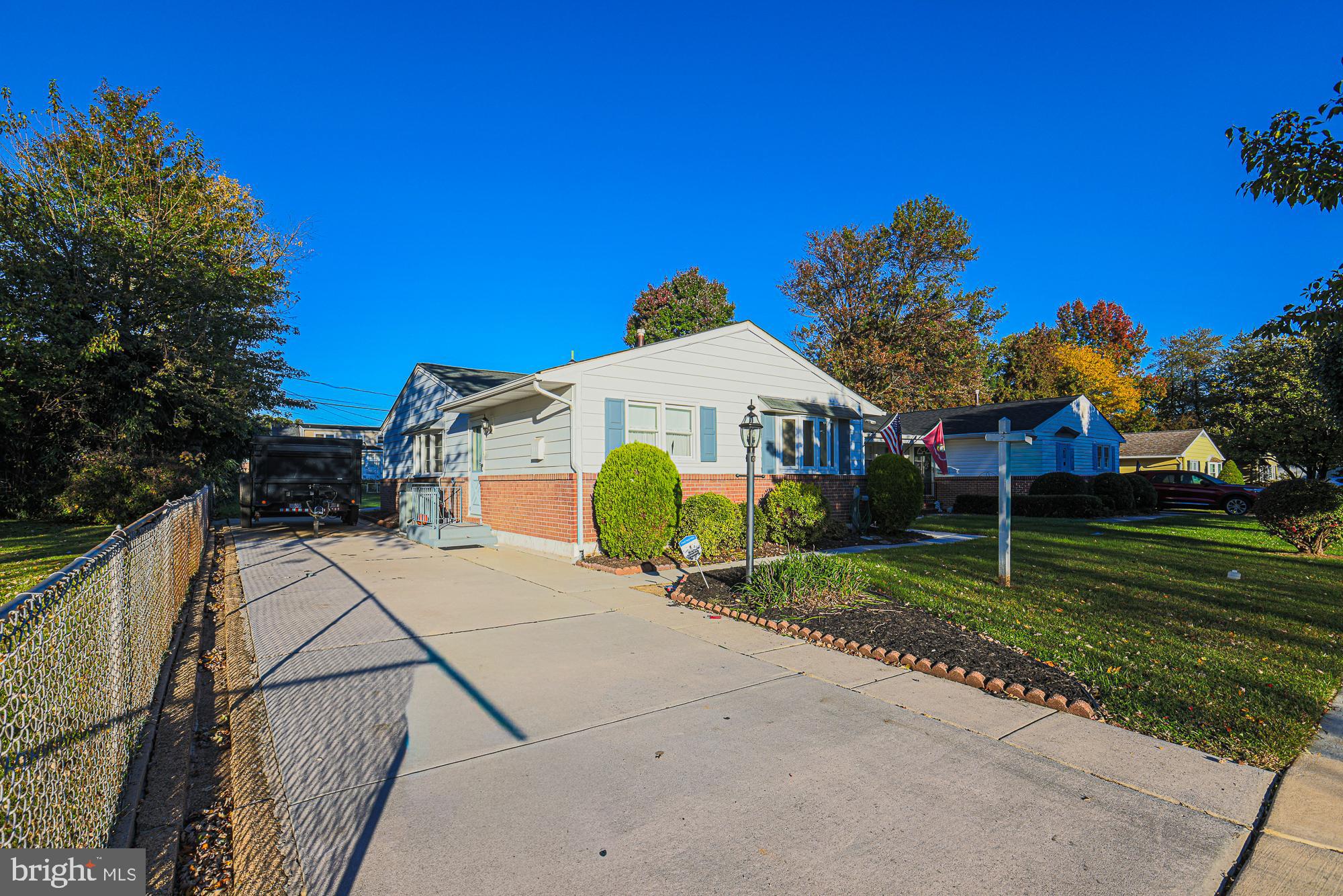 HALLMARK MANOR - Residential