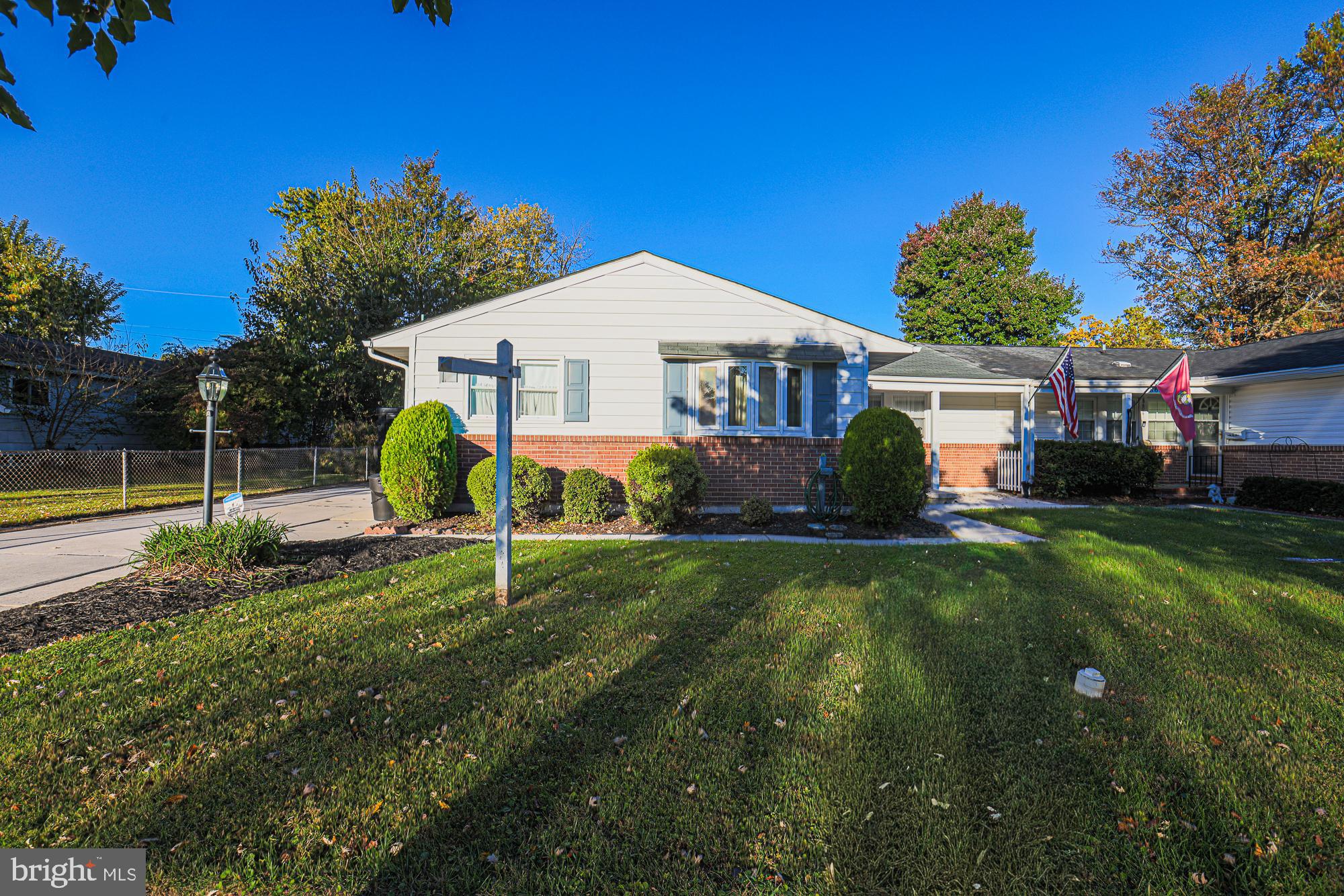 HALLMARK MANOR - Residential