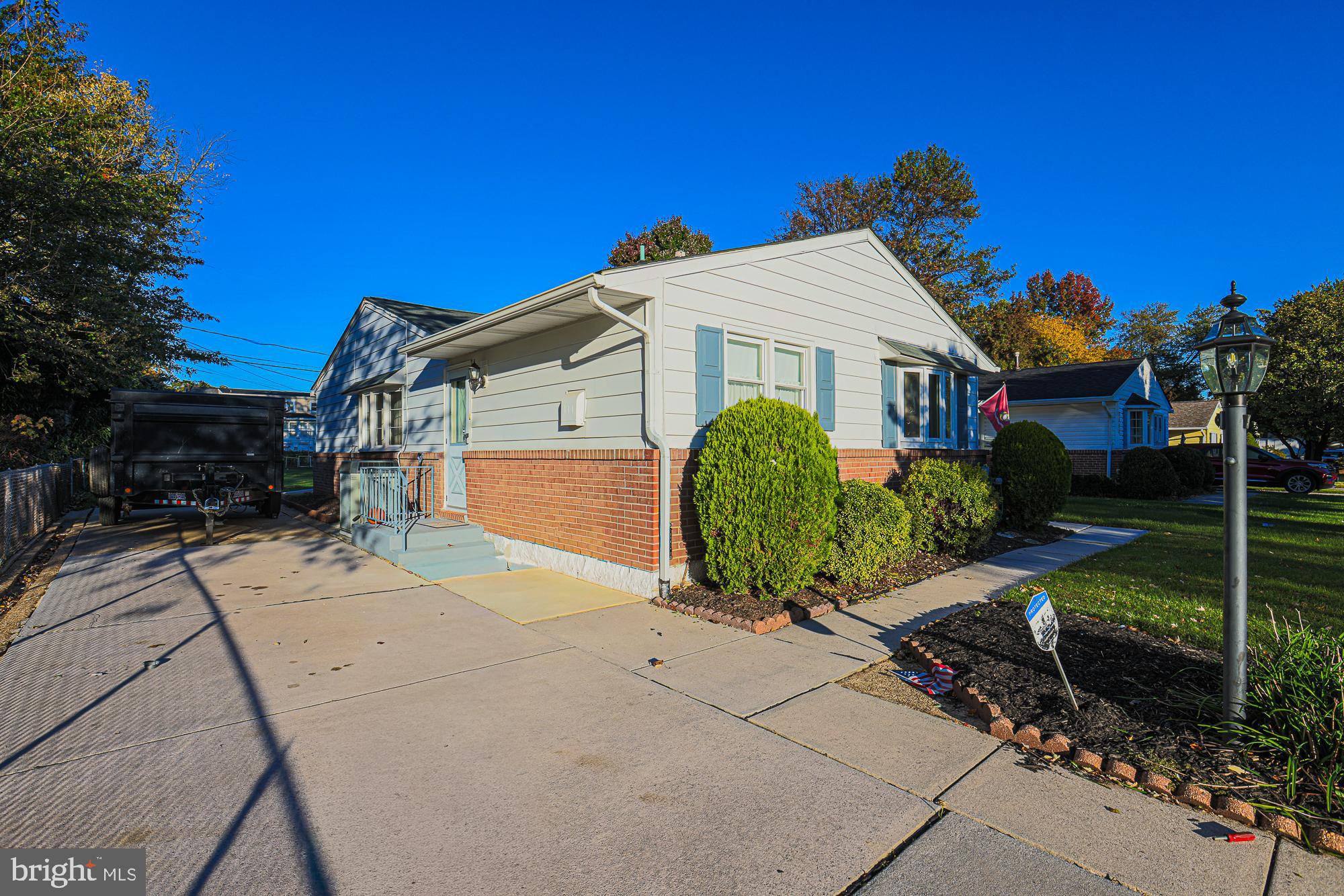 HALLMARK MANOR - Residential