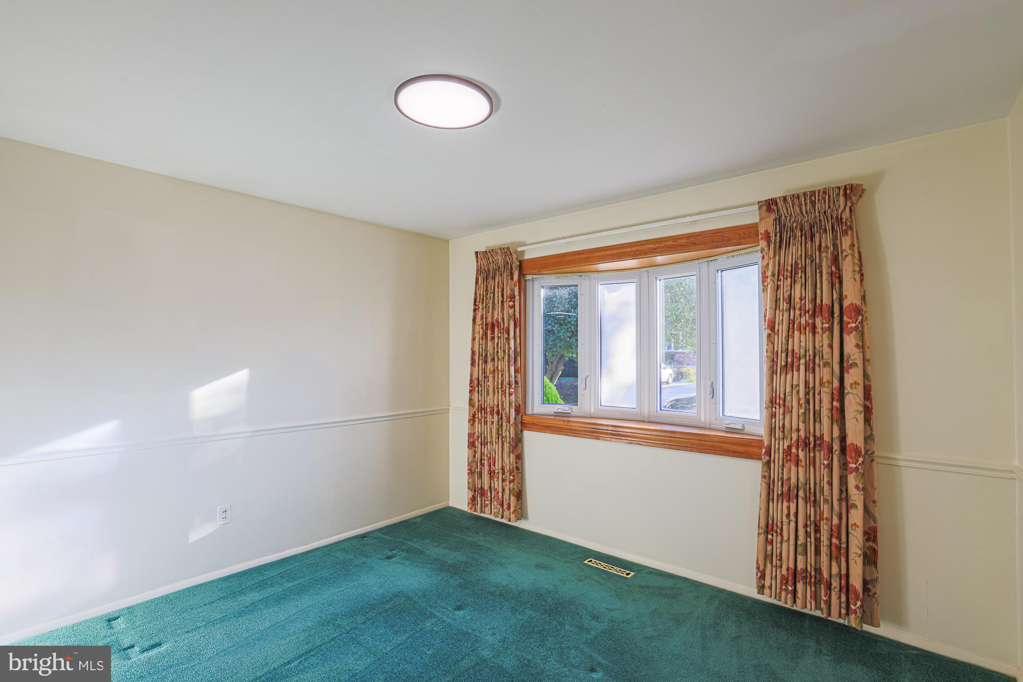 HALLMARK MANOR - Residential