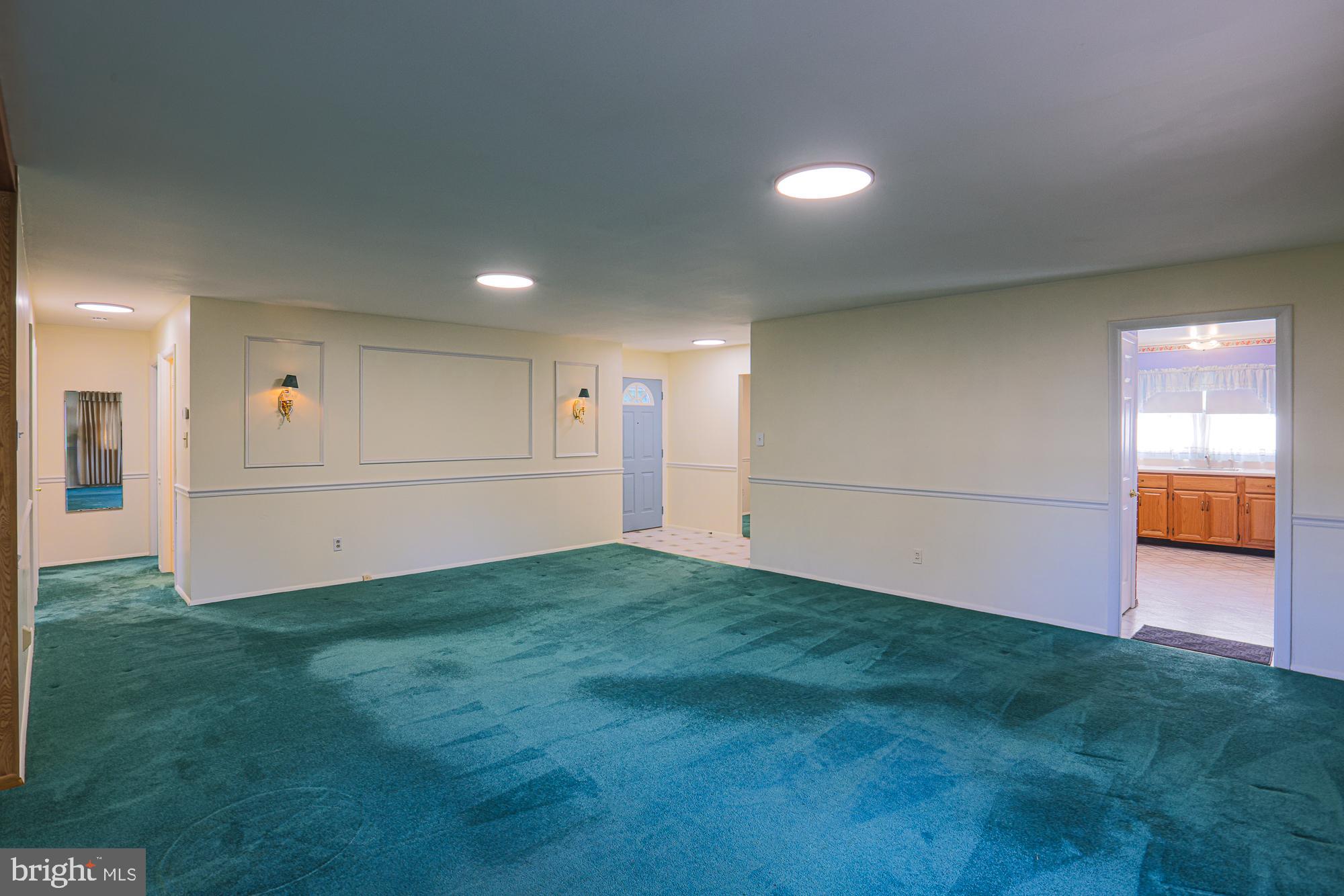 HALLMARK MANOR - Residential