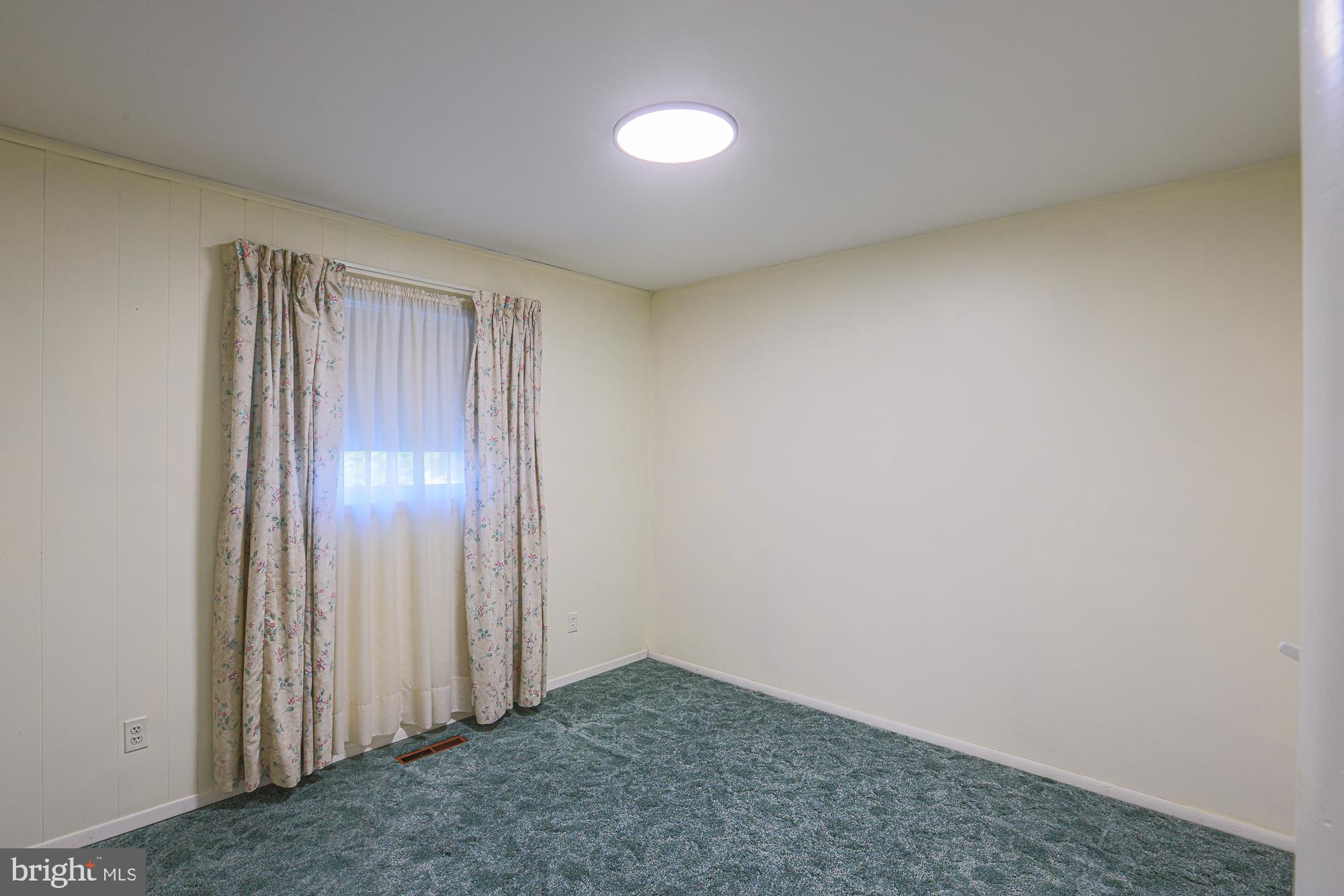 HALLMARK MANOR - Residential