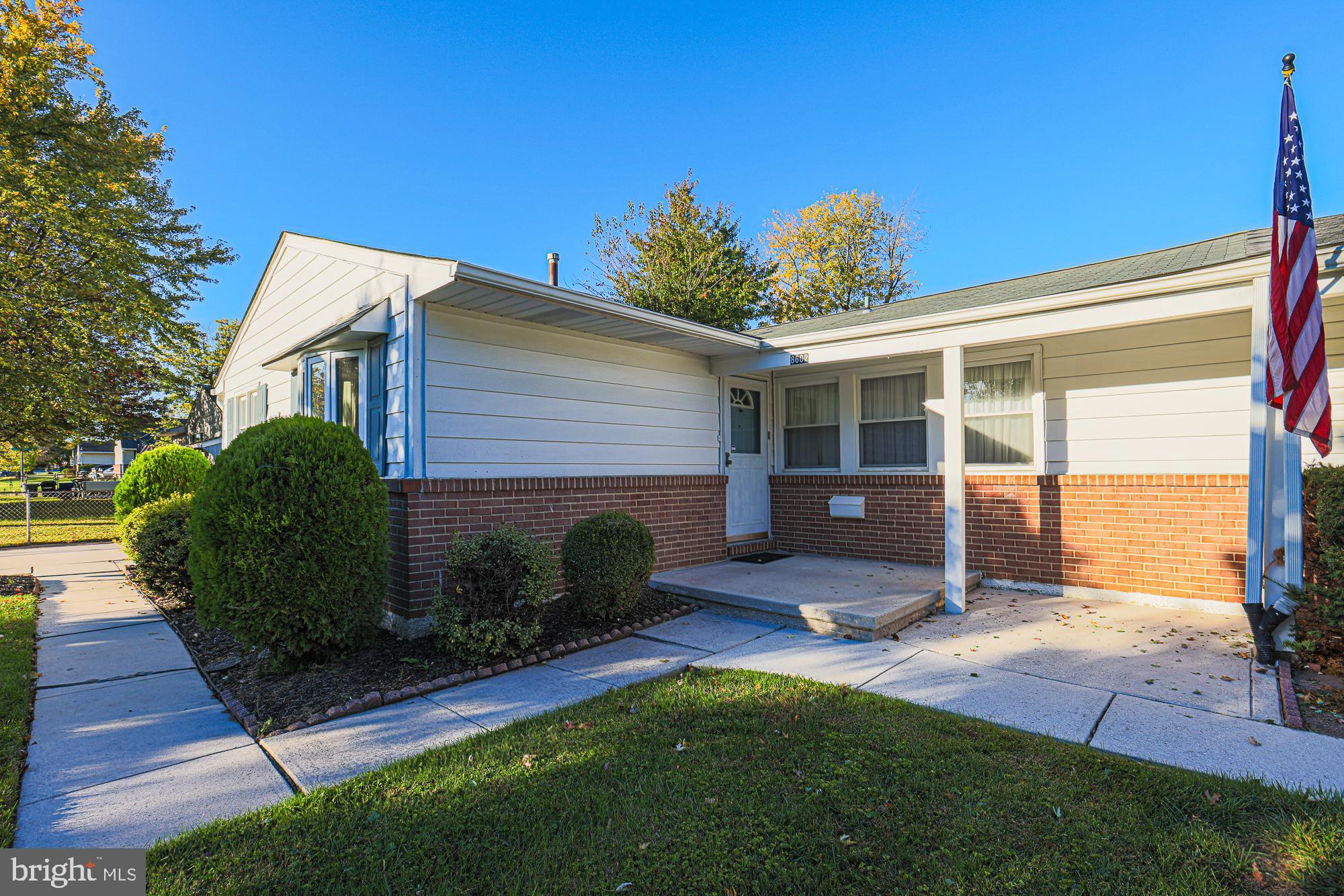 HALLMARK MANOR - Residential