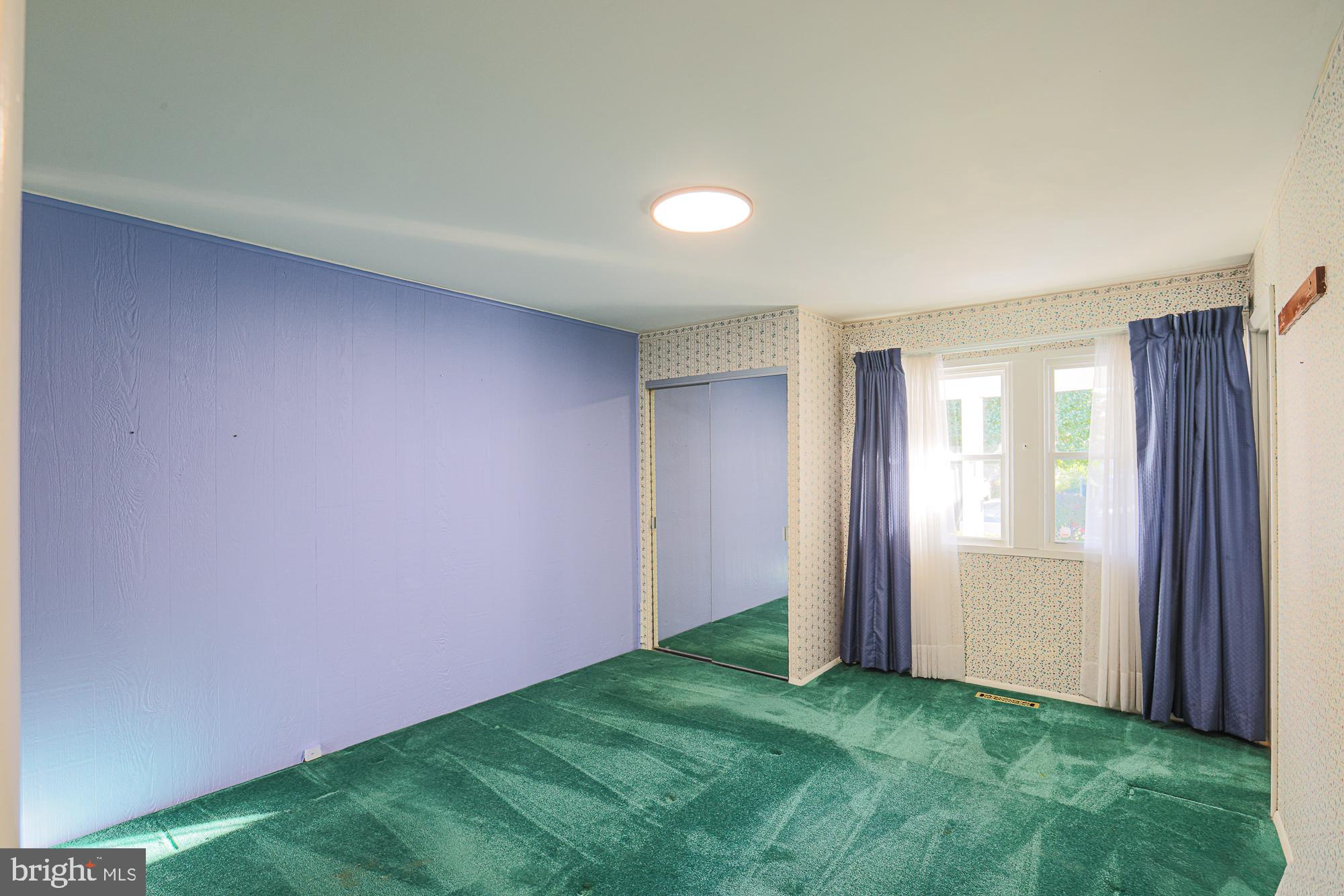 HALLMARK MANOR - Residential