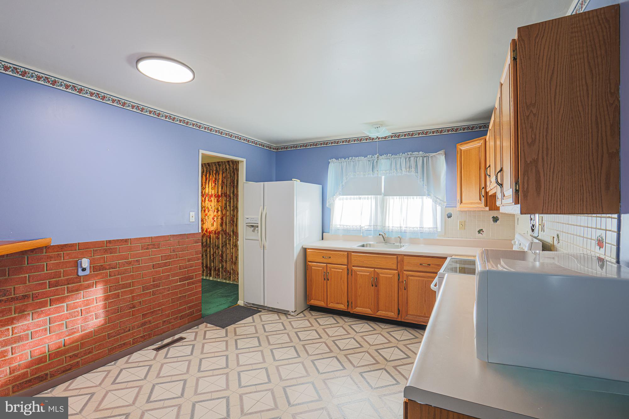 HALLMARK MANOR - Residential