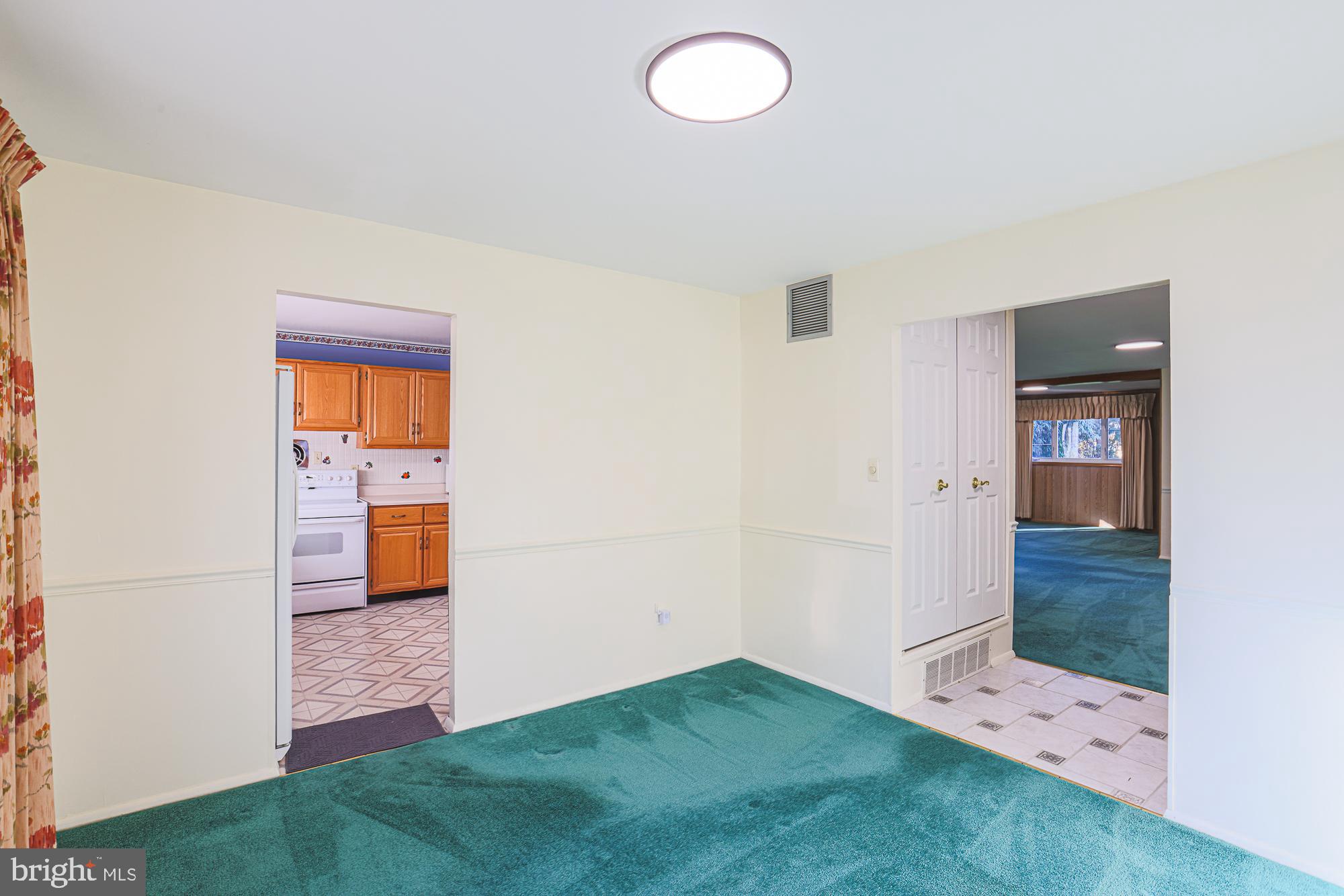 HALLMARK MANOR - Residential