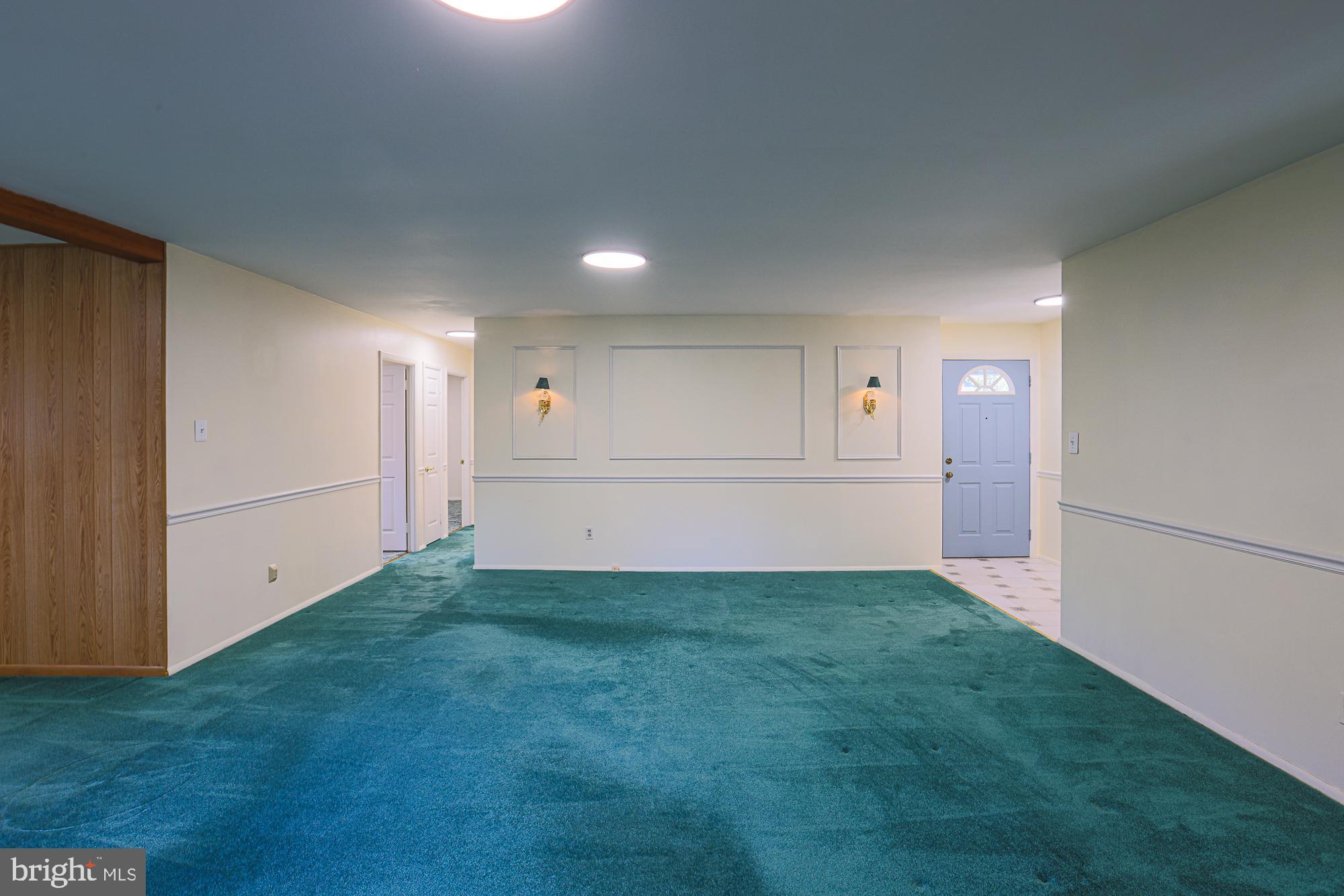 HALLMARK MANOR - Residential