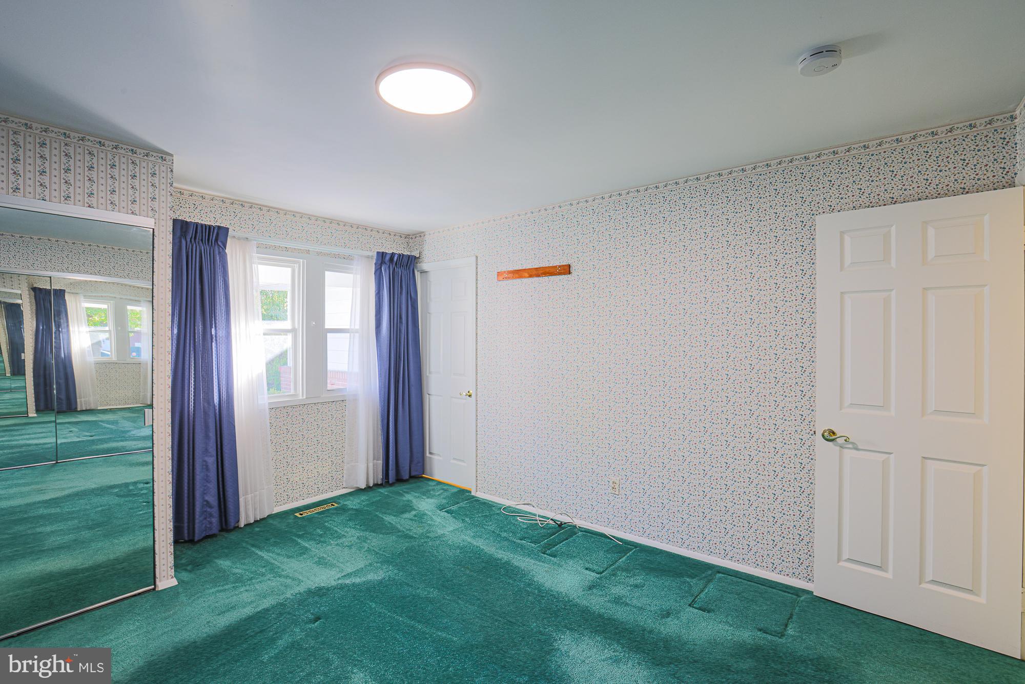 HALLMARK MANOR - Residential