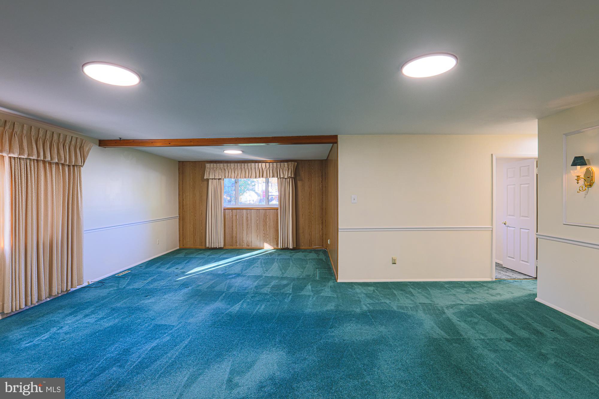 HALLMARK MANOR - Residential