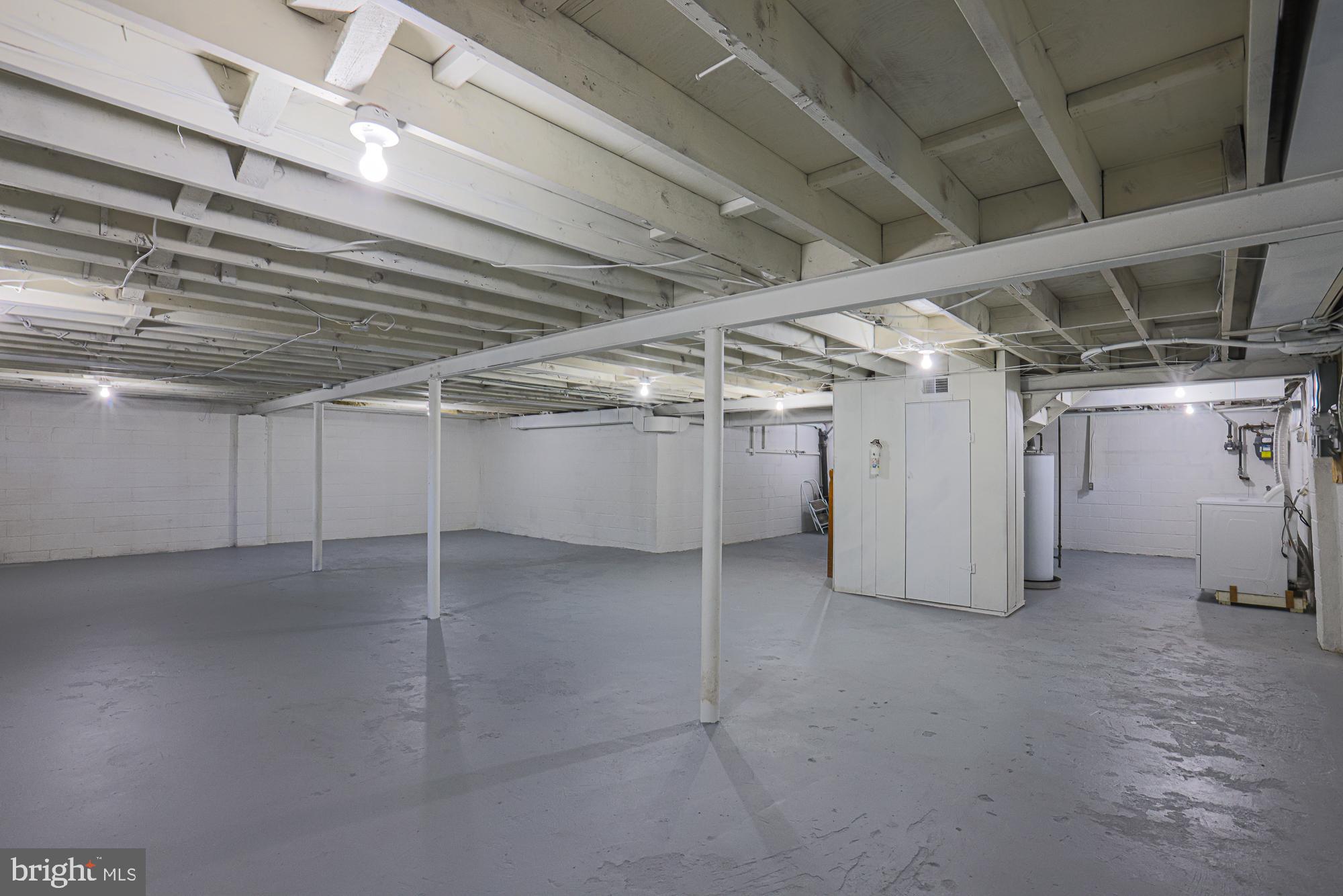 HALLMARK MANOR - Residential