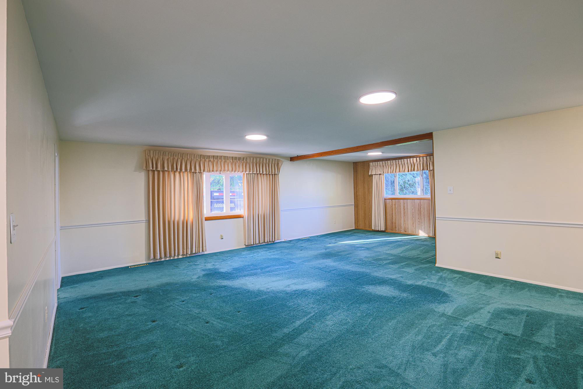 HALLMARK MANOR - Residential