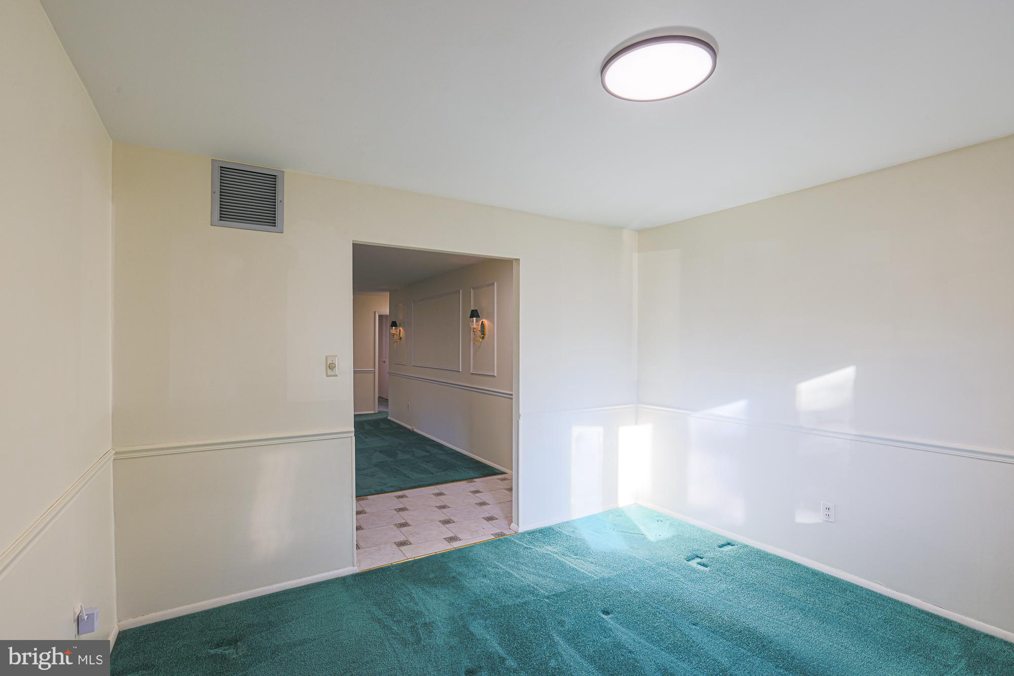 HALLMARK MANOR - Residential