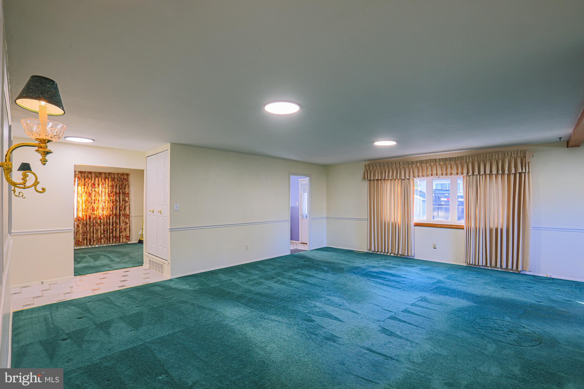 HALLMARK MANOR - Residential