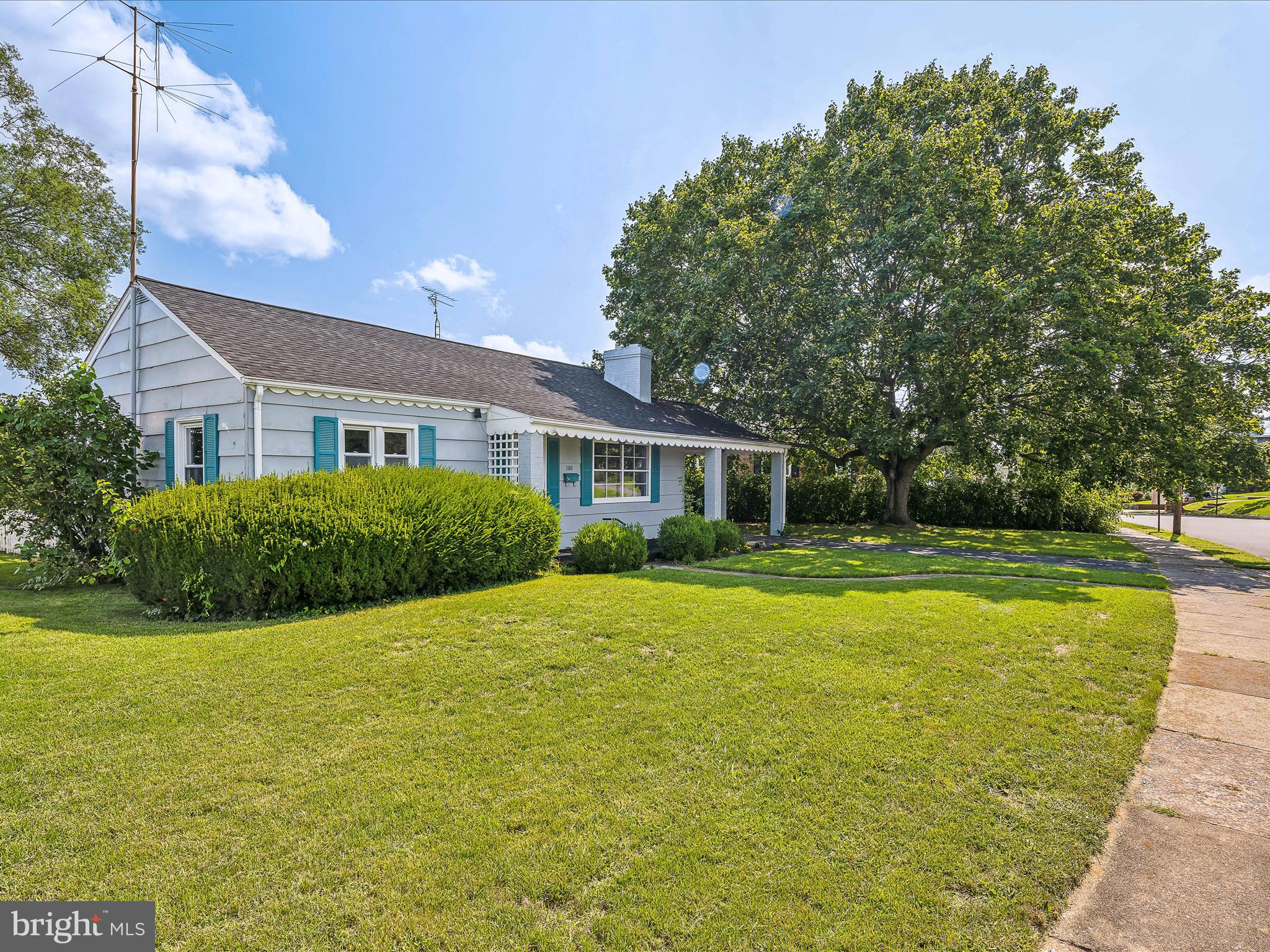 BERKELEY MANOR - Residential