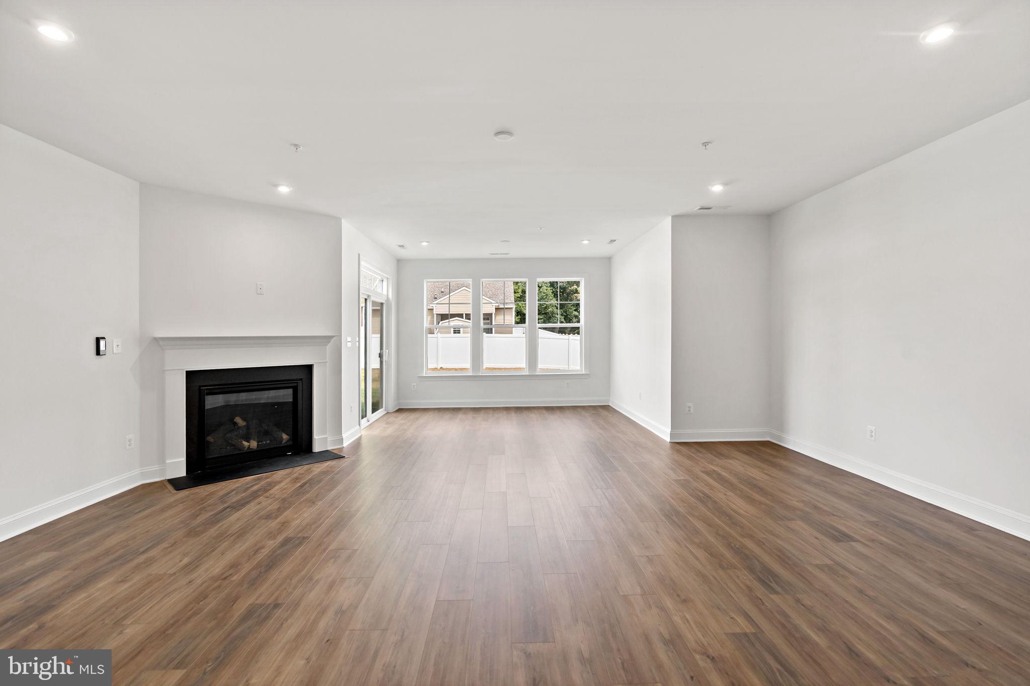 ROSEHILL MANOR - Residential