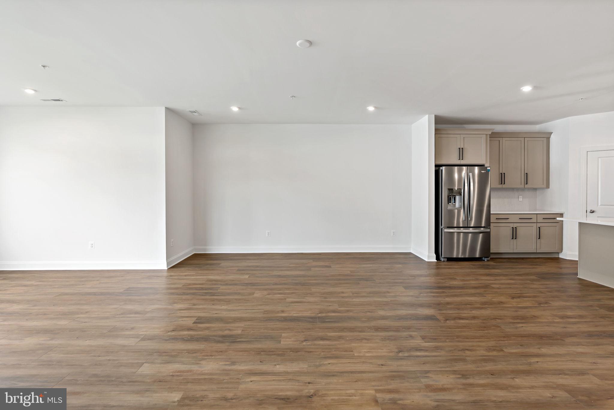 ROSEHILL MANOR - Residential