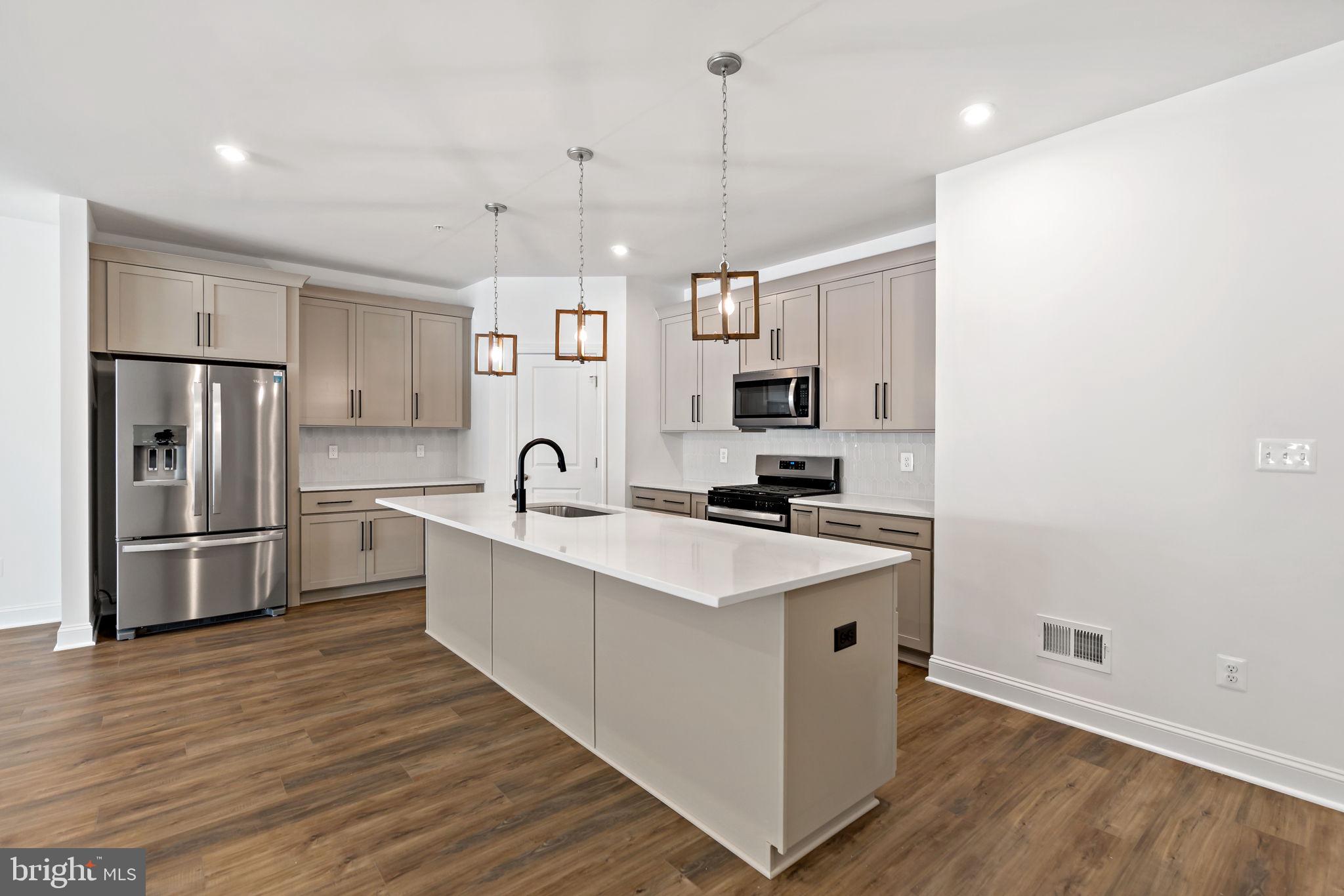 ROSEHILL MANOR - Residential