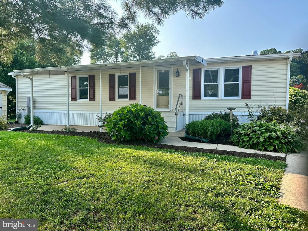 Photo of 671 LILAC DR, NEW PROVIDENCE, PA 17560 (MLS # PALA2038098)