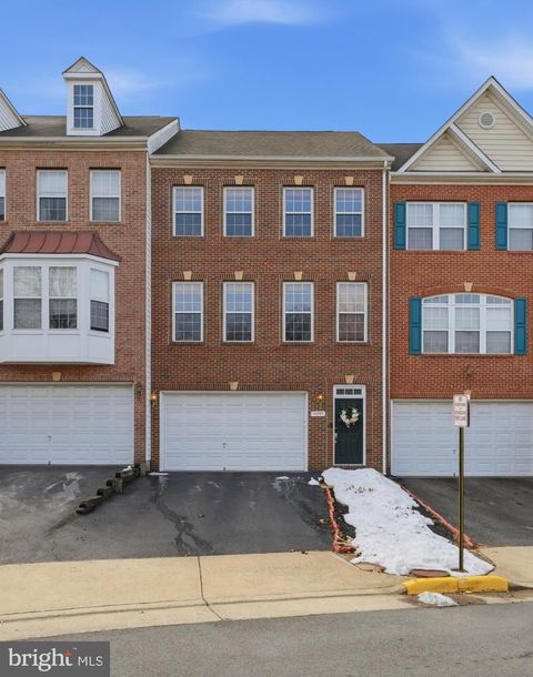 Photo of 13993 Sawteeth Way, CENTREVILLE, VA 20121 (MLS # VAFX2293638)