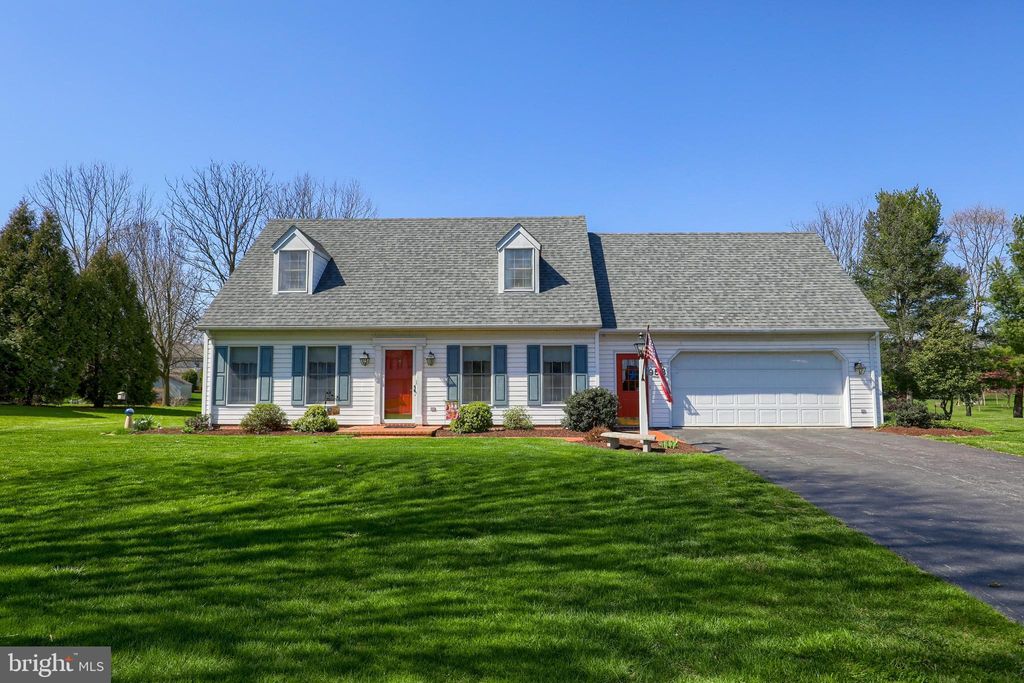 Photo of 958 LINDSAY LN, LANCASTER, PA 17601 (MLS # PALA2033904)