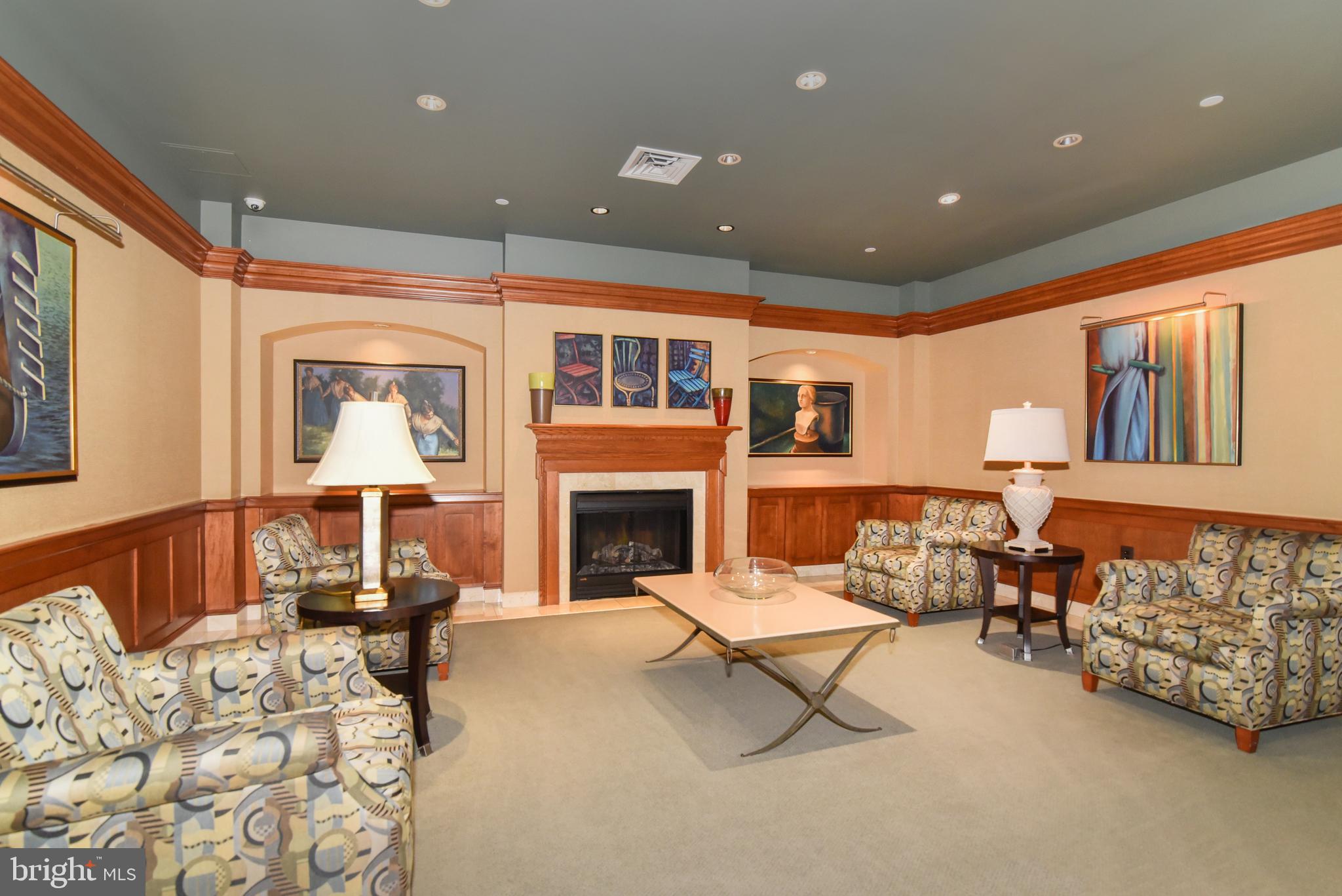 CARLTON HOUSE - Residential