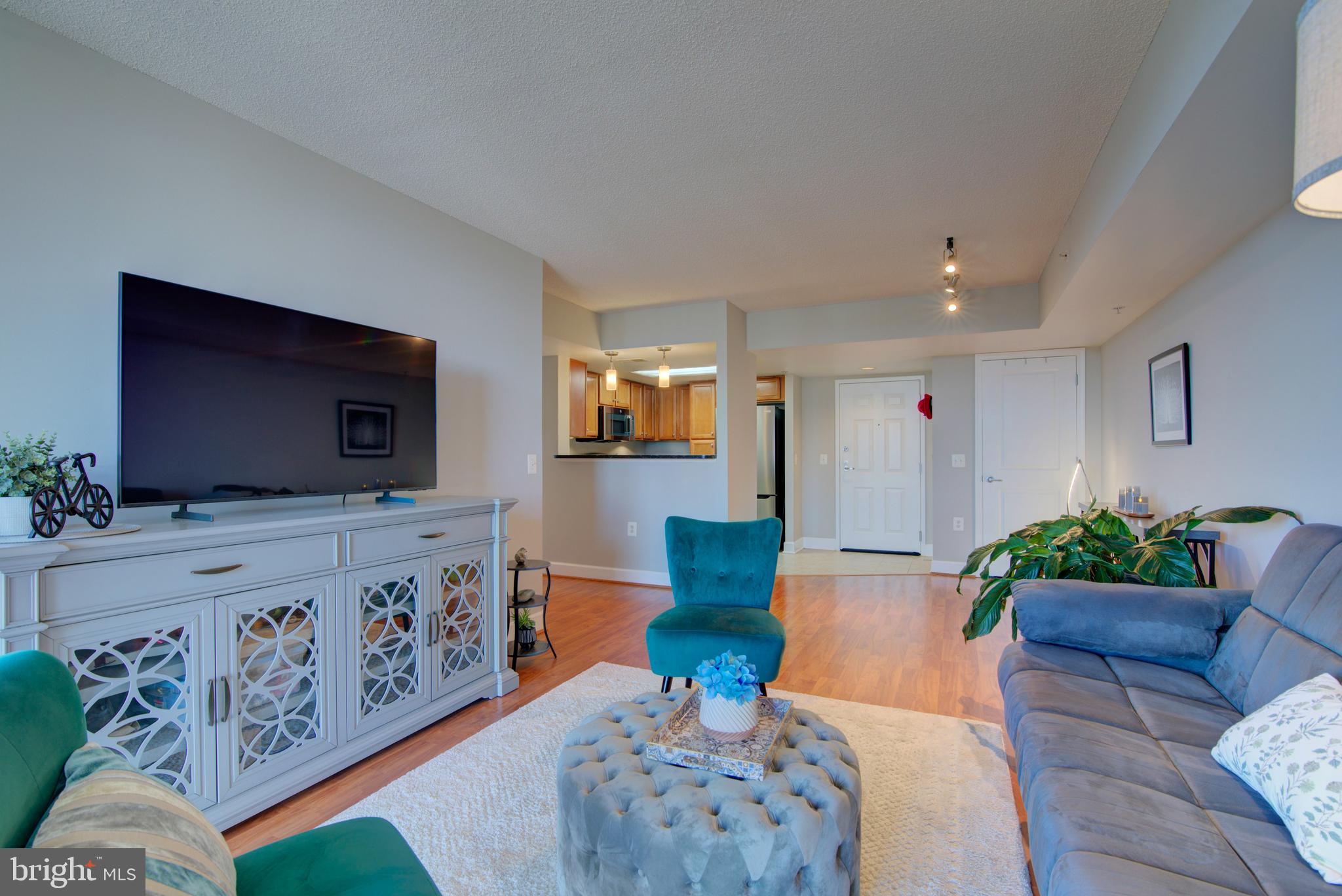 11800 SUNSET HILLS ROAD 823