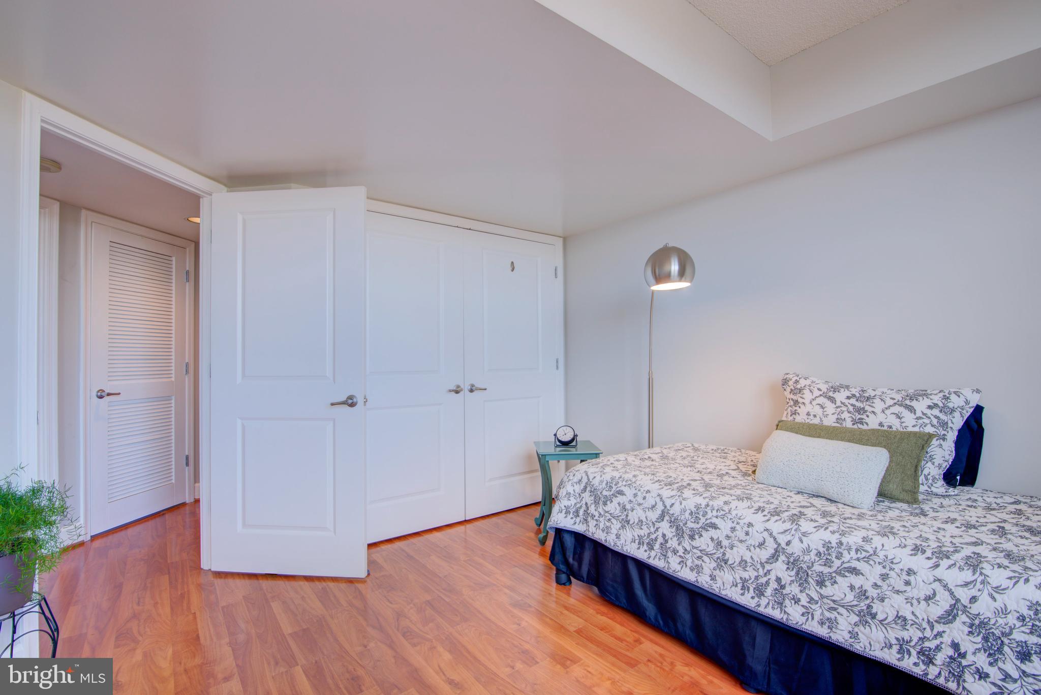 CARLTON HOUSE - Residential