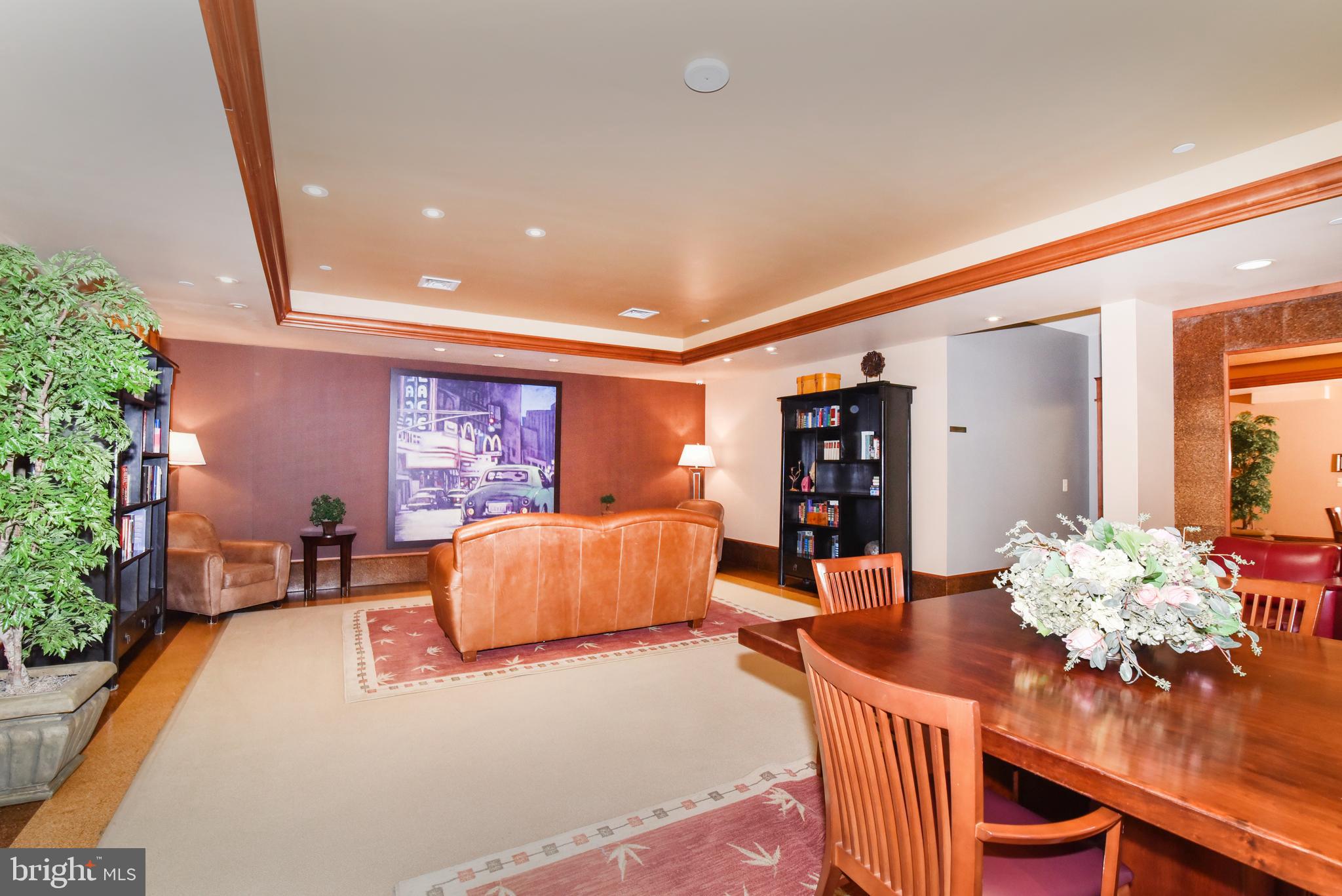 CARLTON HOUSE - Residential