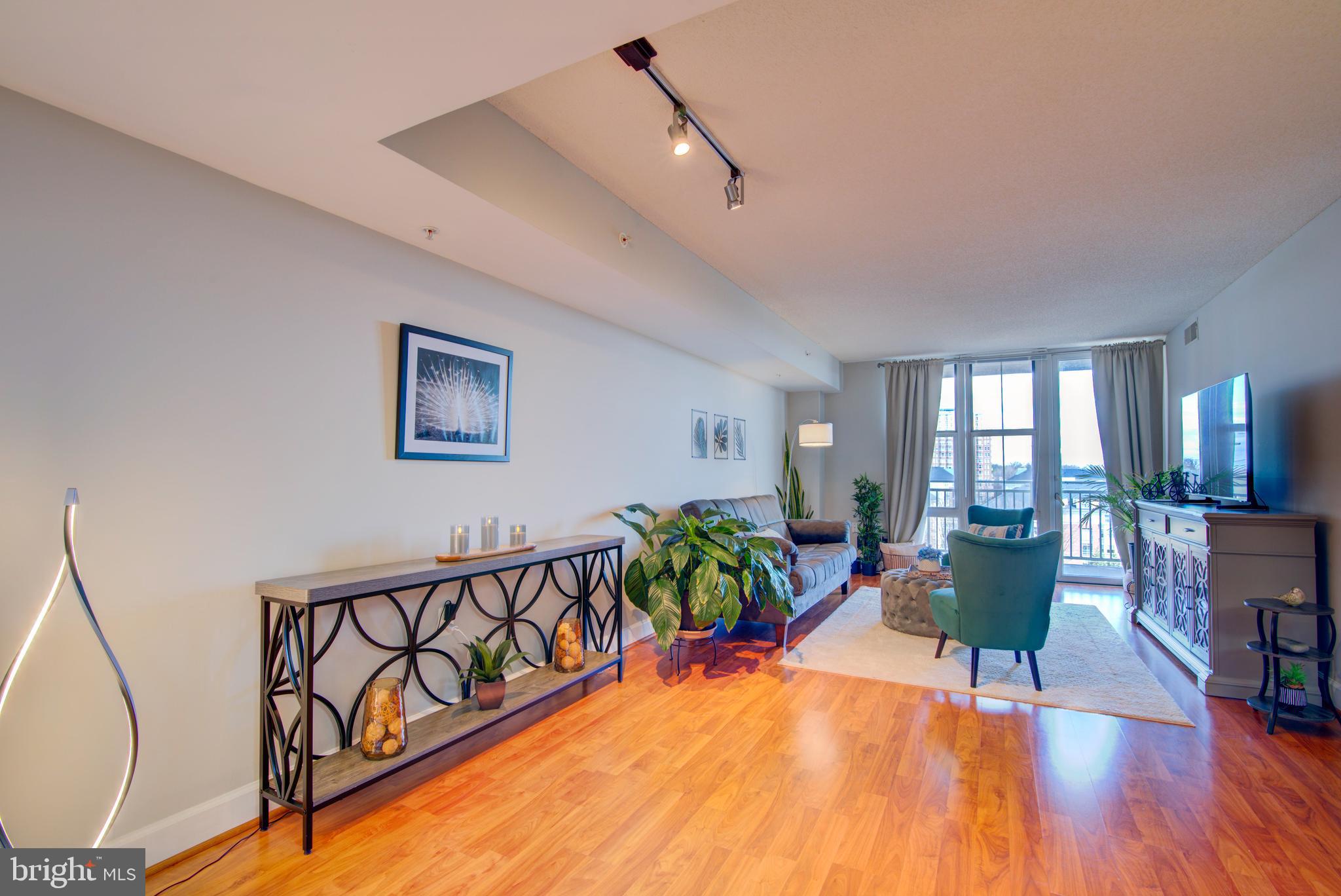 11800 SUNSET HILLS ROAD 823