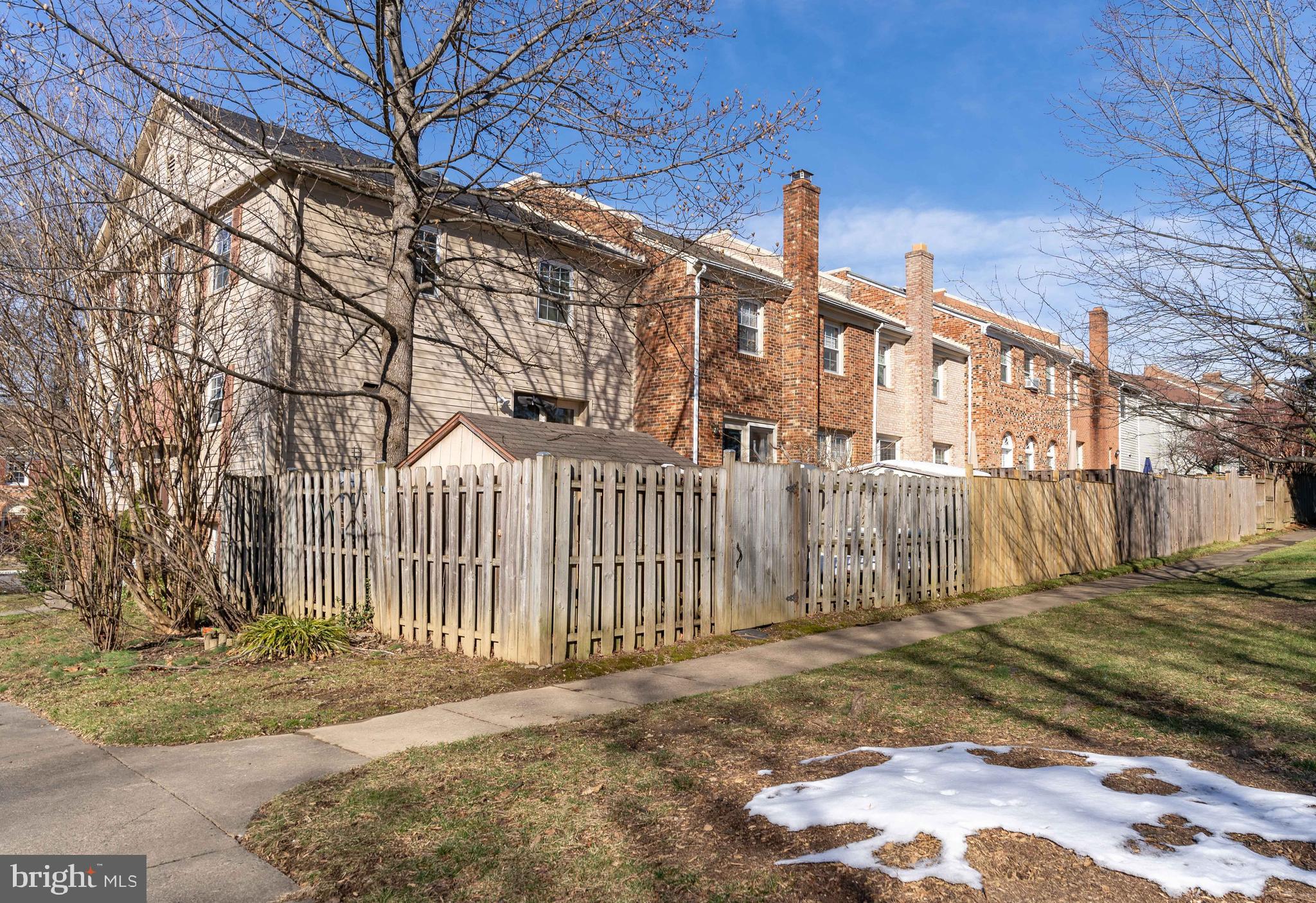 SARATOGA TOWNHOUSES - Residential Lease