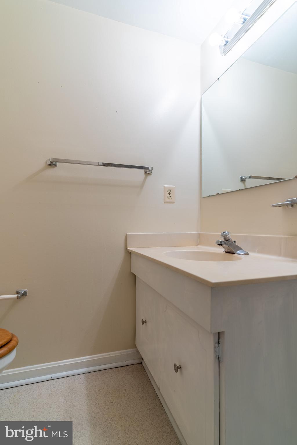 SARATOGA TOWNHOUSES - Residential Lease