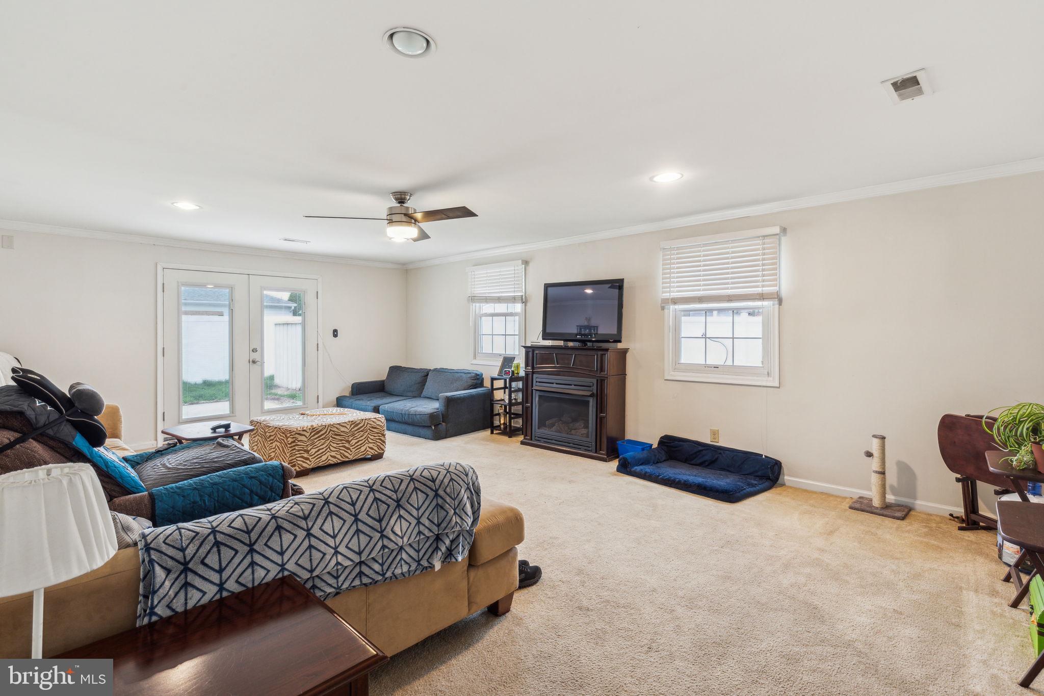 PINEWOOD - Residential Lease