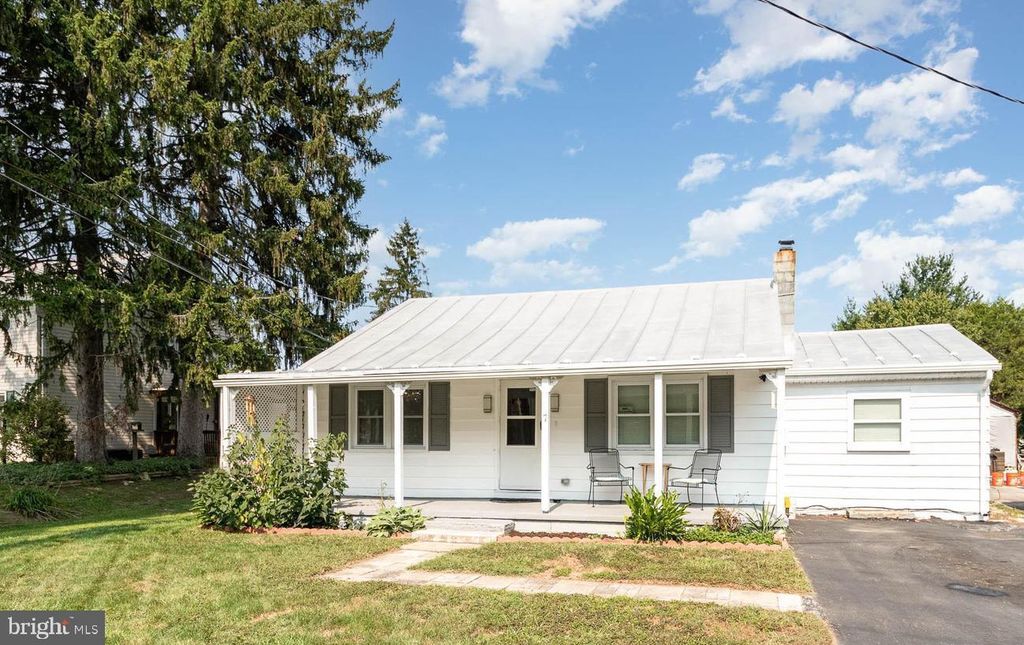 Photo of 7 Orange St, MOUNT HOLLY SPRINGS, PA 17065 (MLS # PACB2049068)