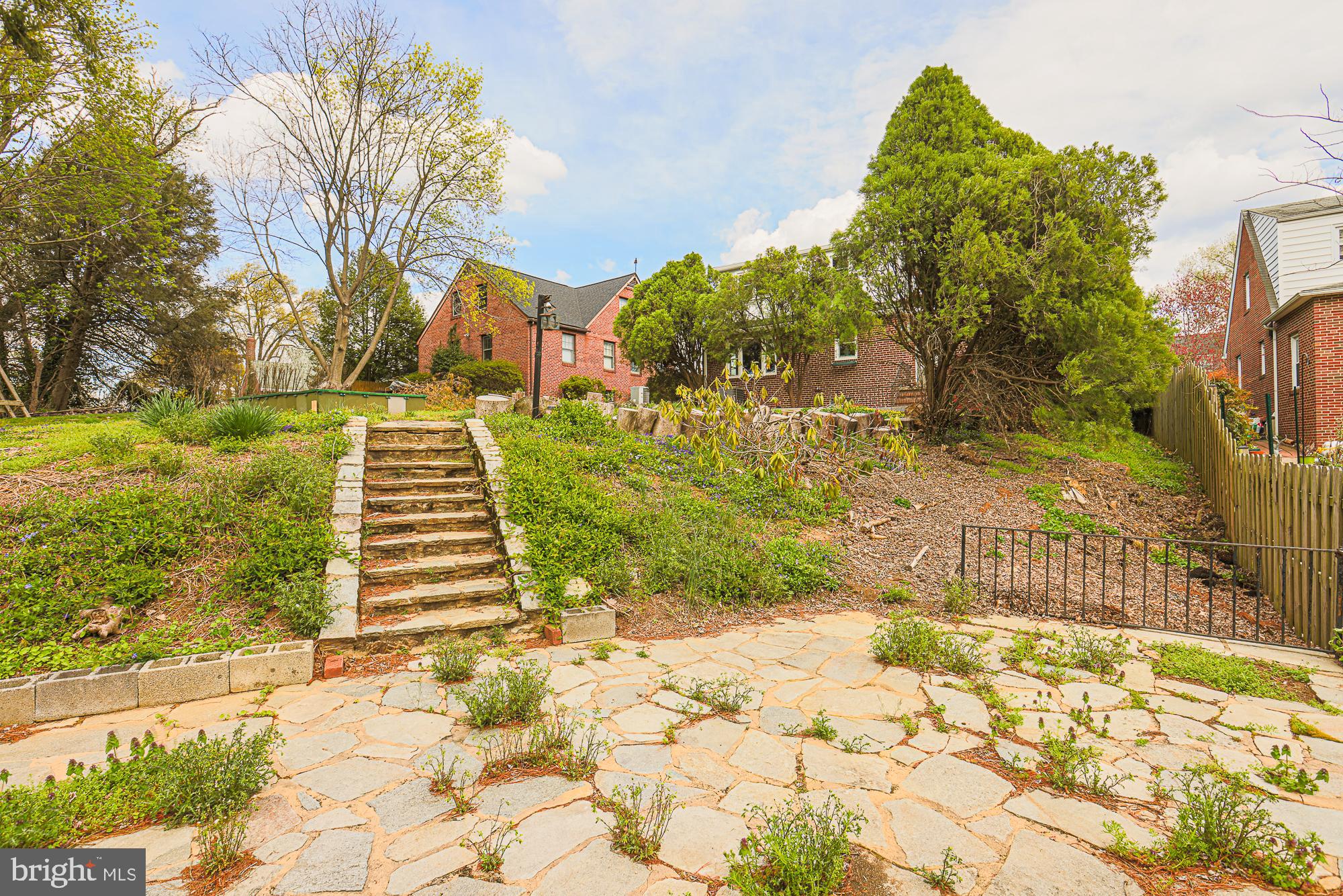 LOCH HILL - Residential