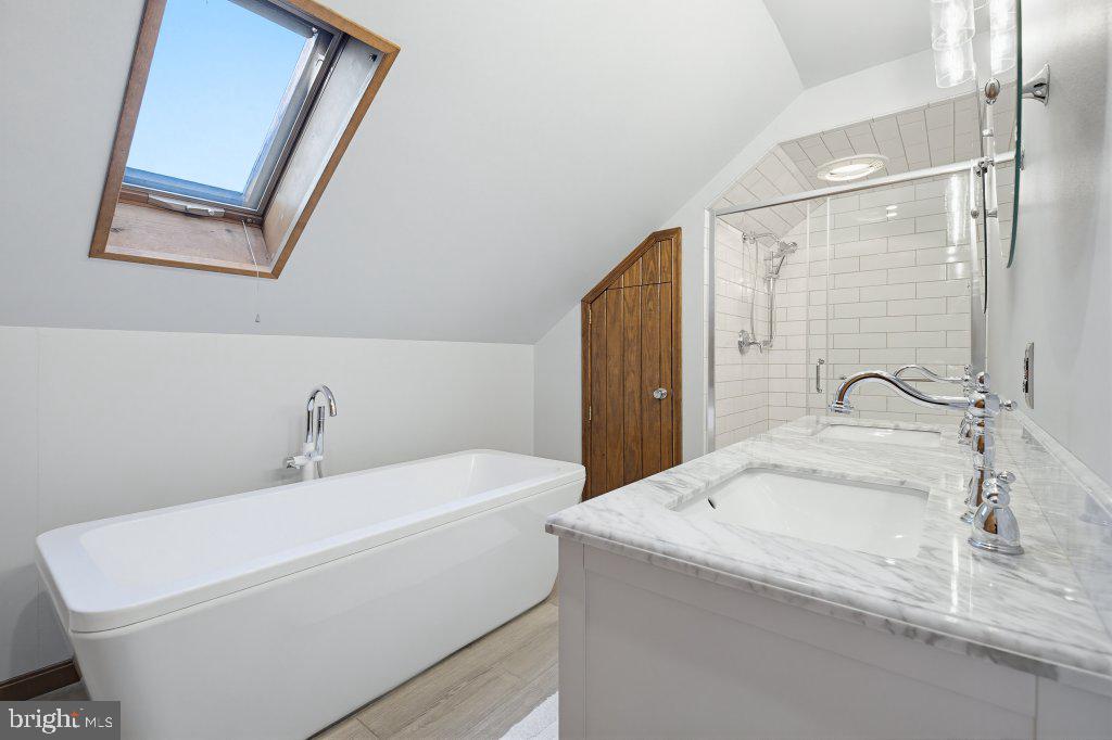 SHADOWSTONE - Residential